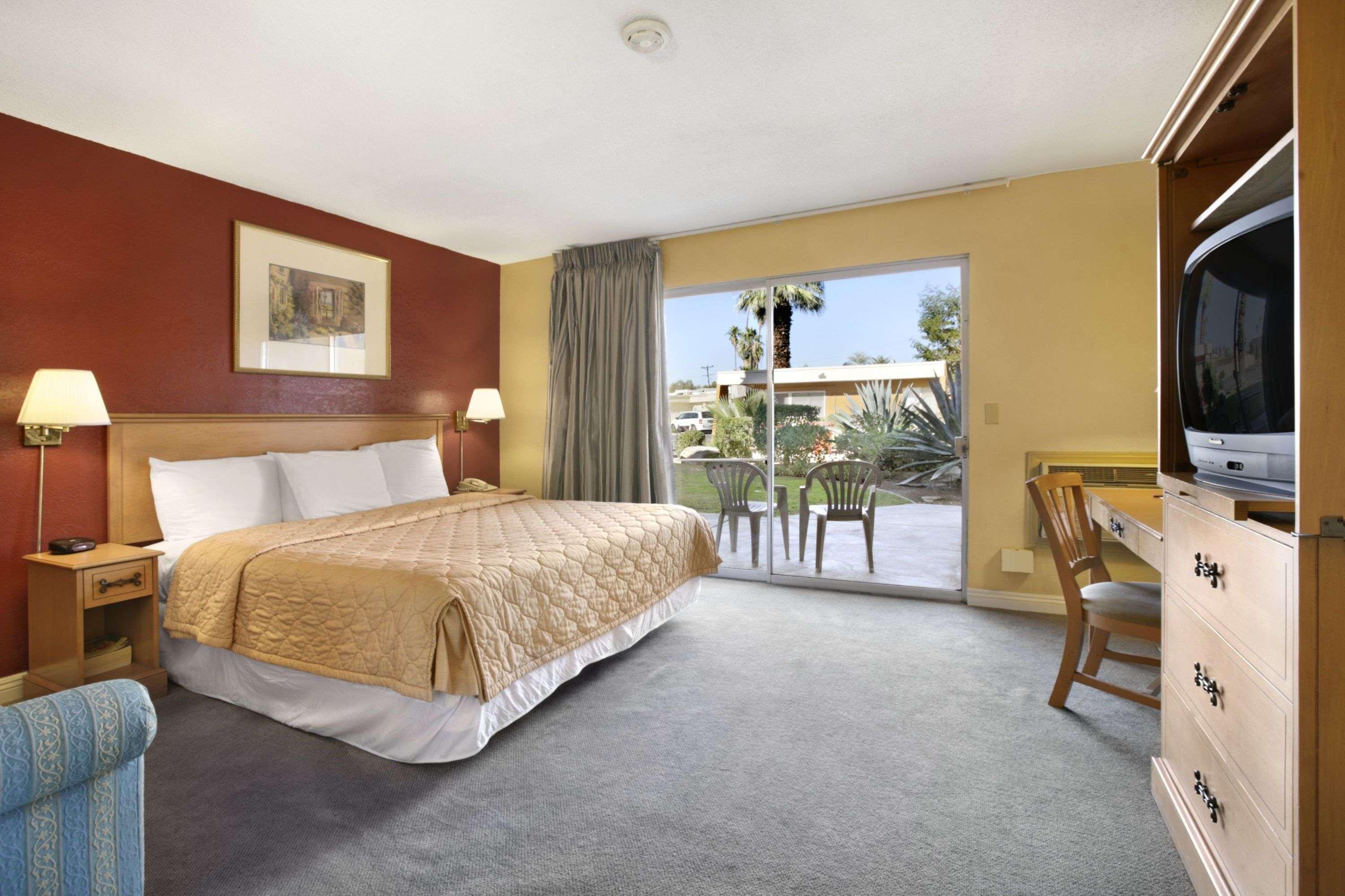 Travelodge by Wyndham Cathedral City — photo 4