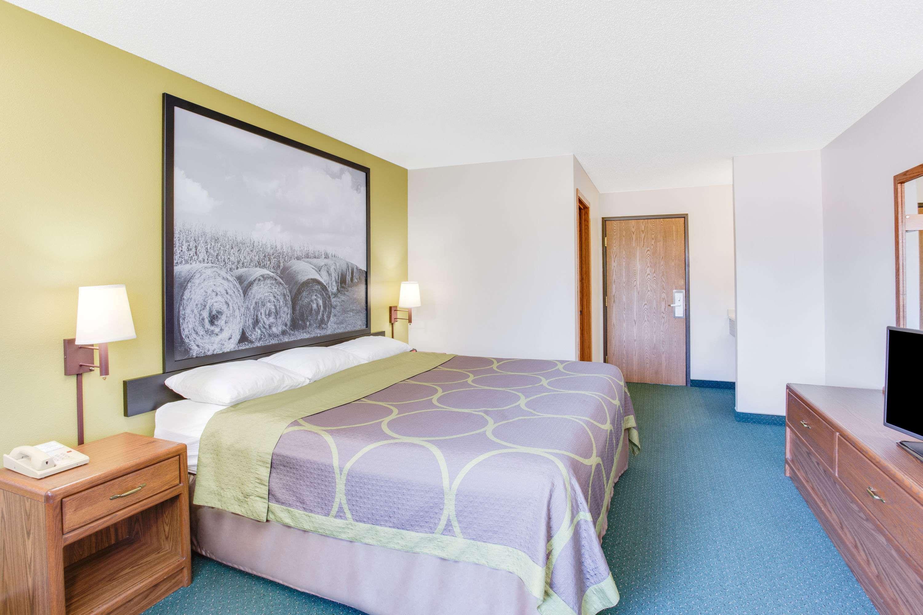 Super 8 by Wyndham Oelwein — photo 4
