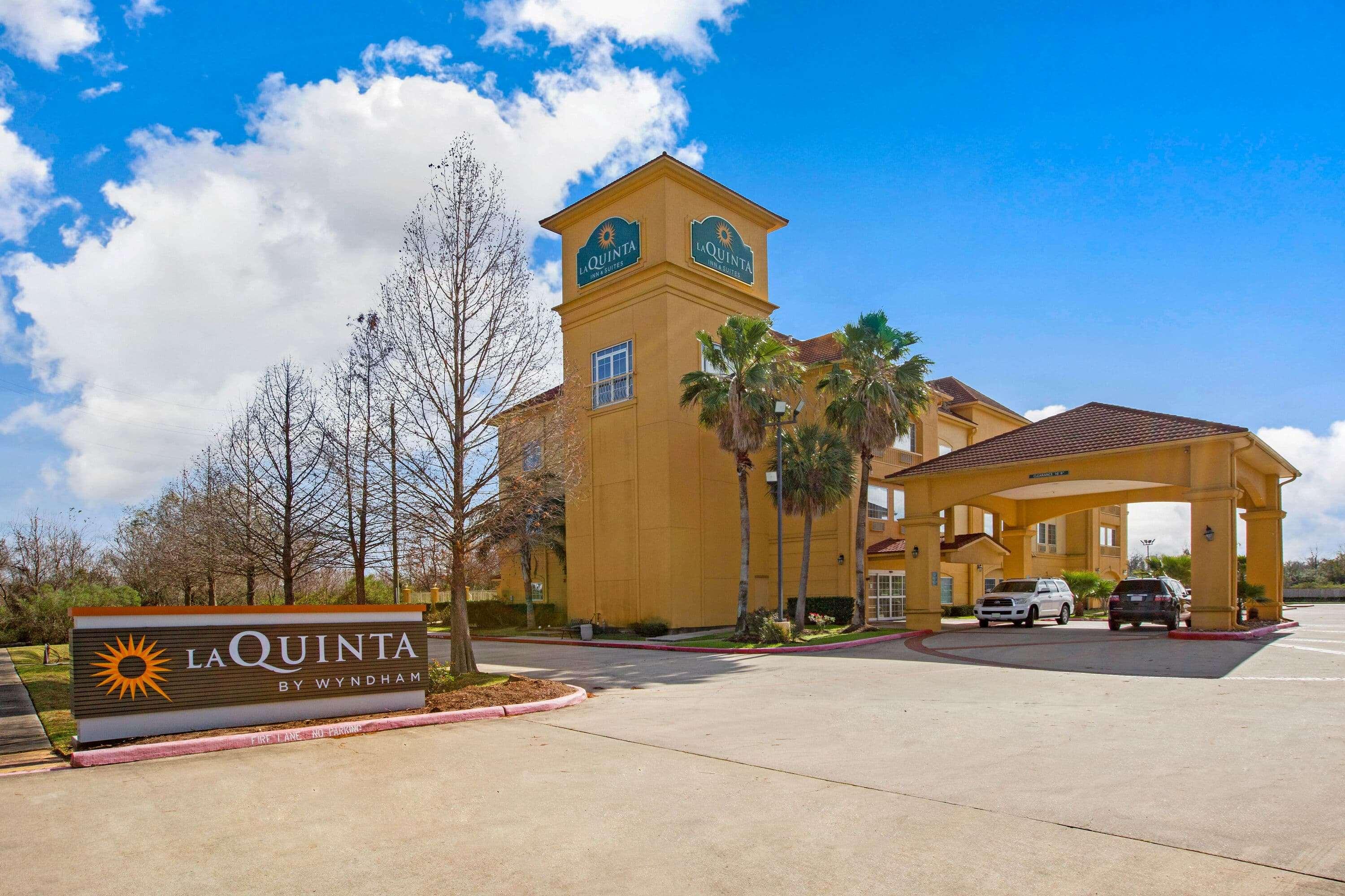 La Quinta Inn & Suites Pearland — photo 4