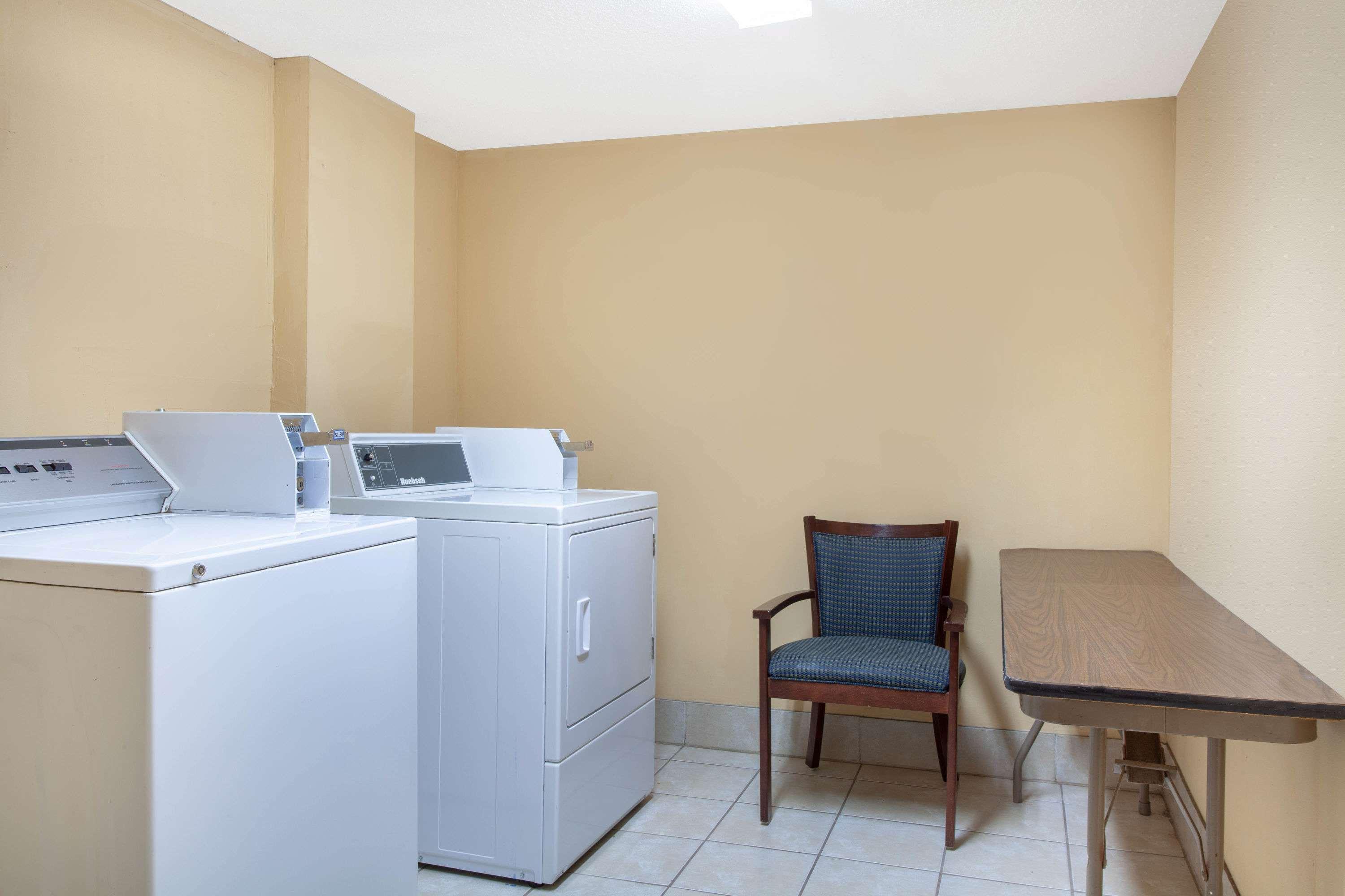 Days Inn Clinton - Presbyterian College — photo 5