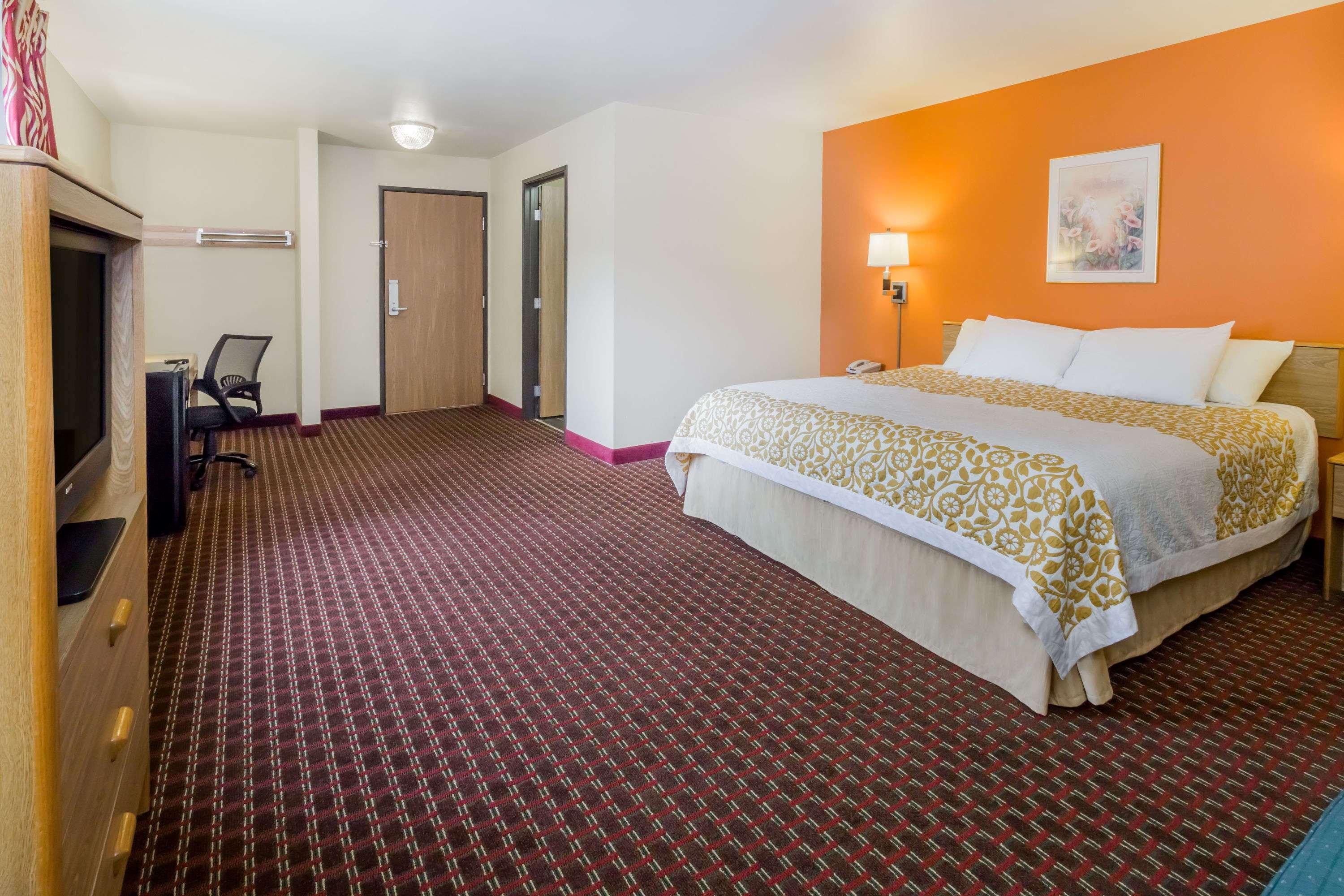 Days Inn Stoughton WI. — photo 4