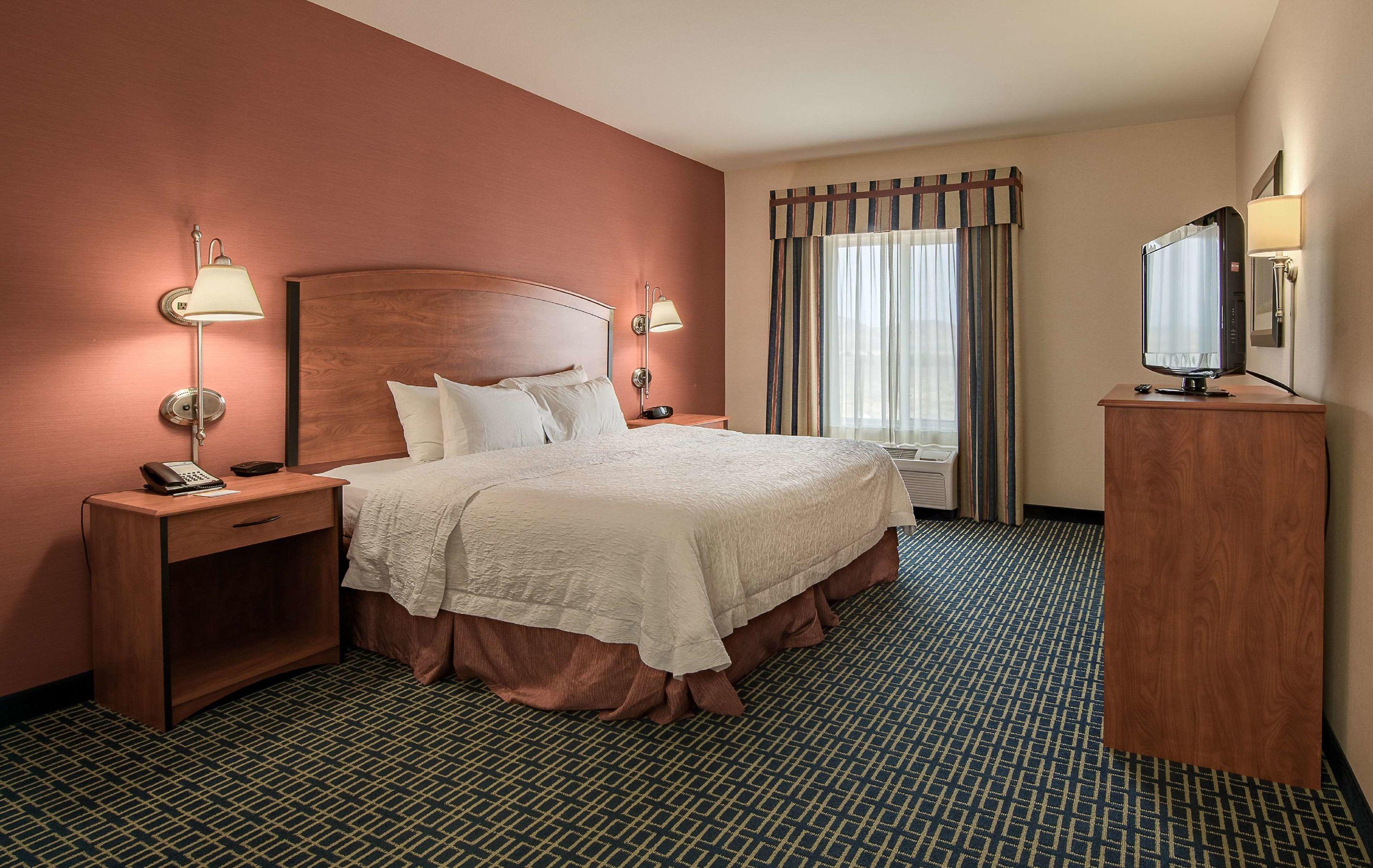 Hampton Inn & Suites Ridgecrest — photo 5