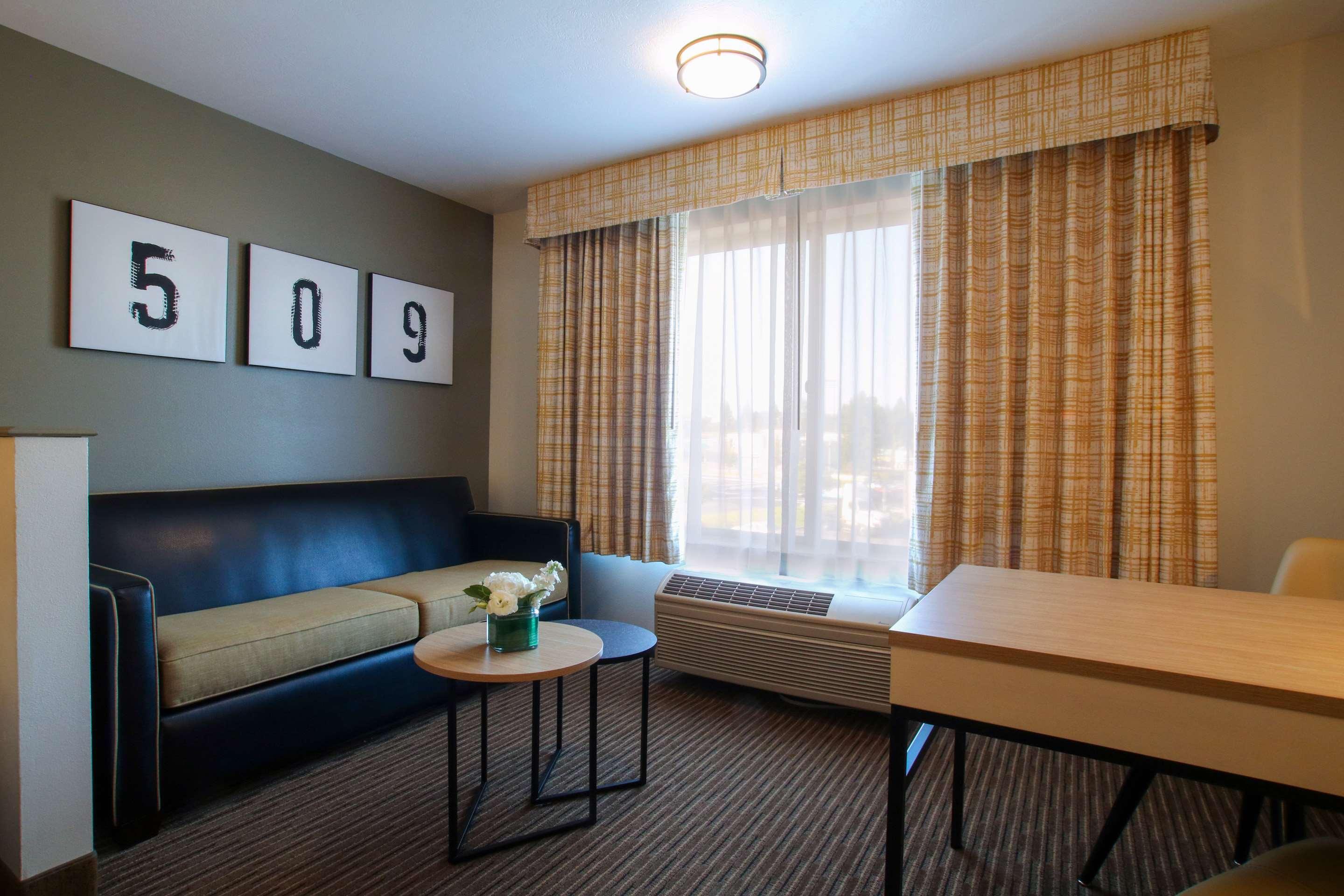 Oxford Suites Spokane Valley — photo 5