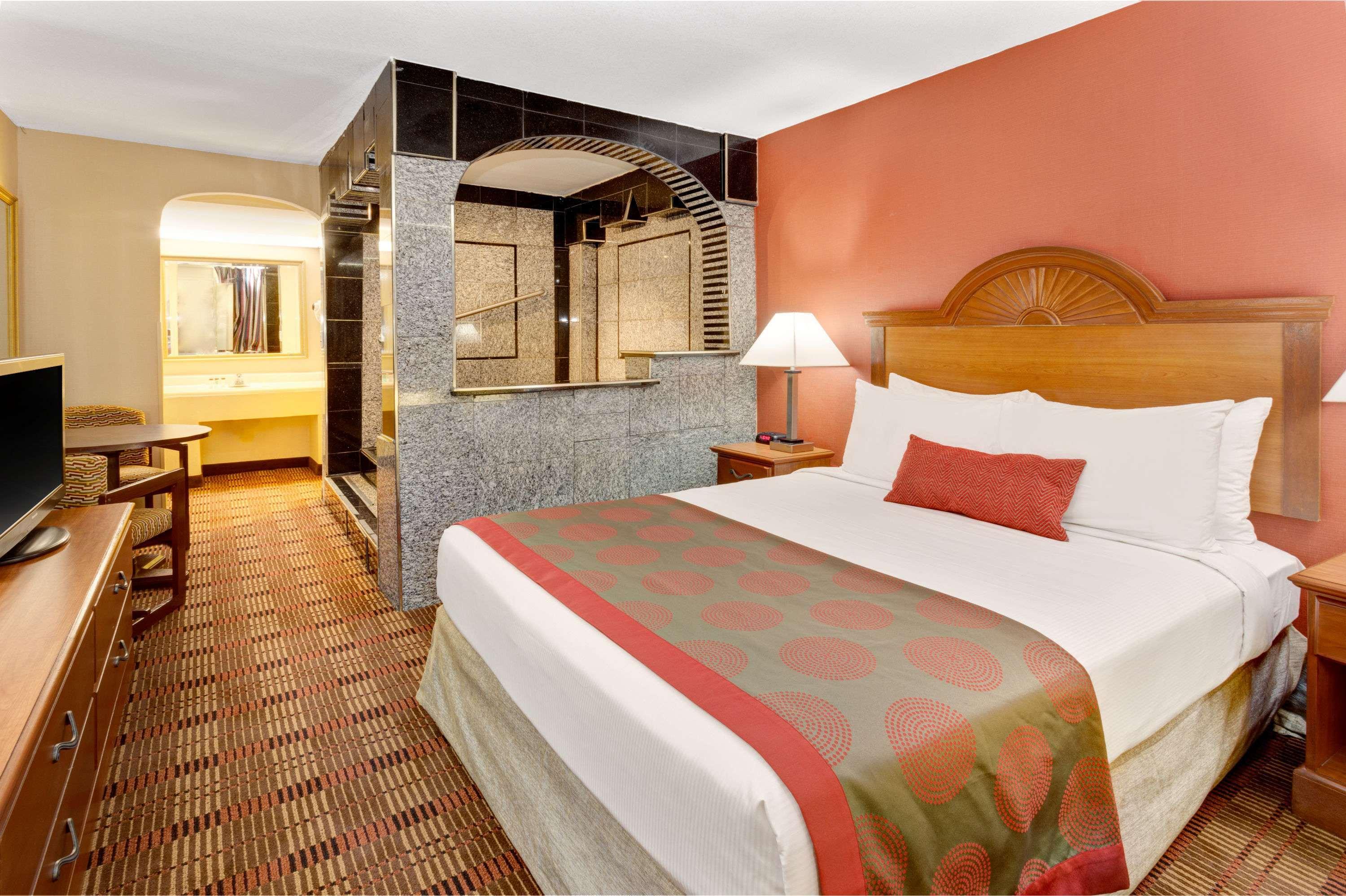 Ramada by Wyndham Baltimore West — photo 5