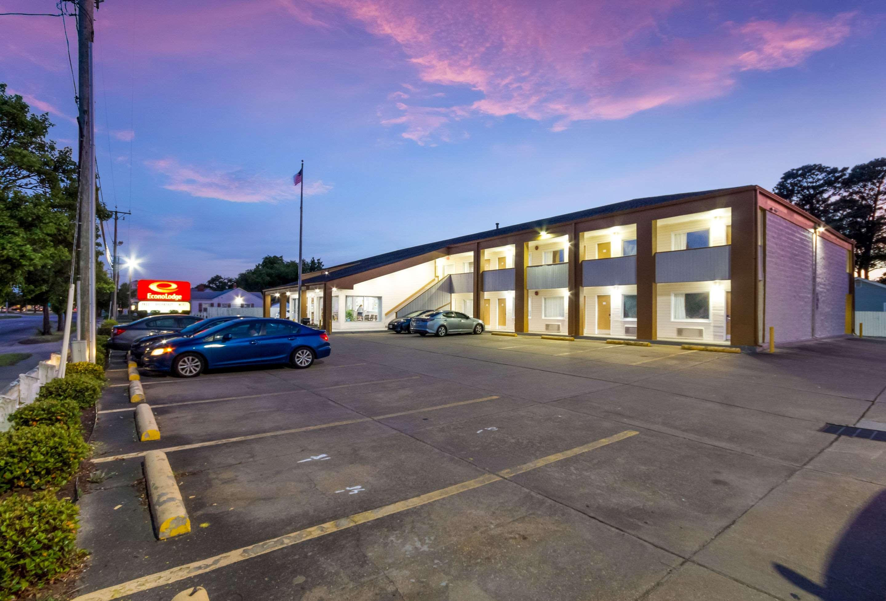 Econo Lodge Little Creek — photo 5