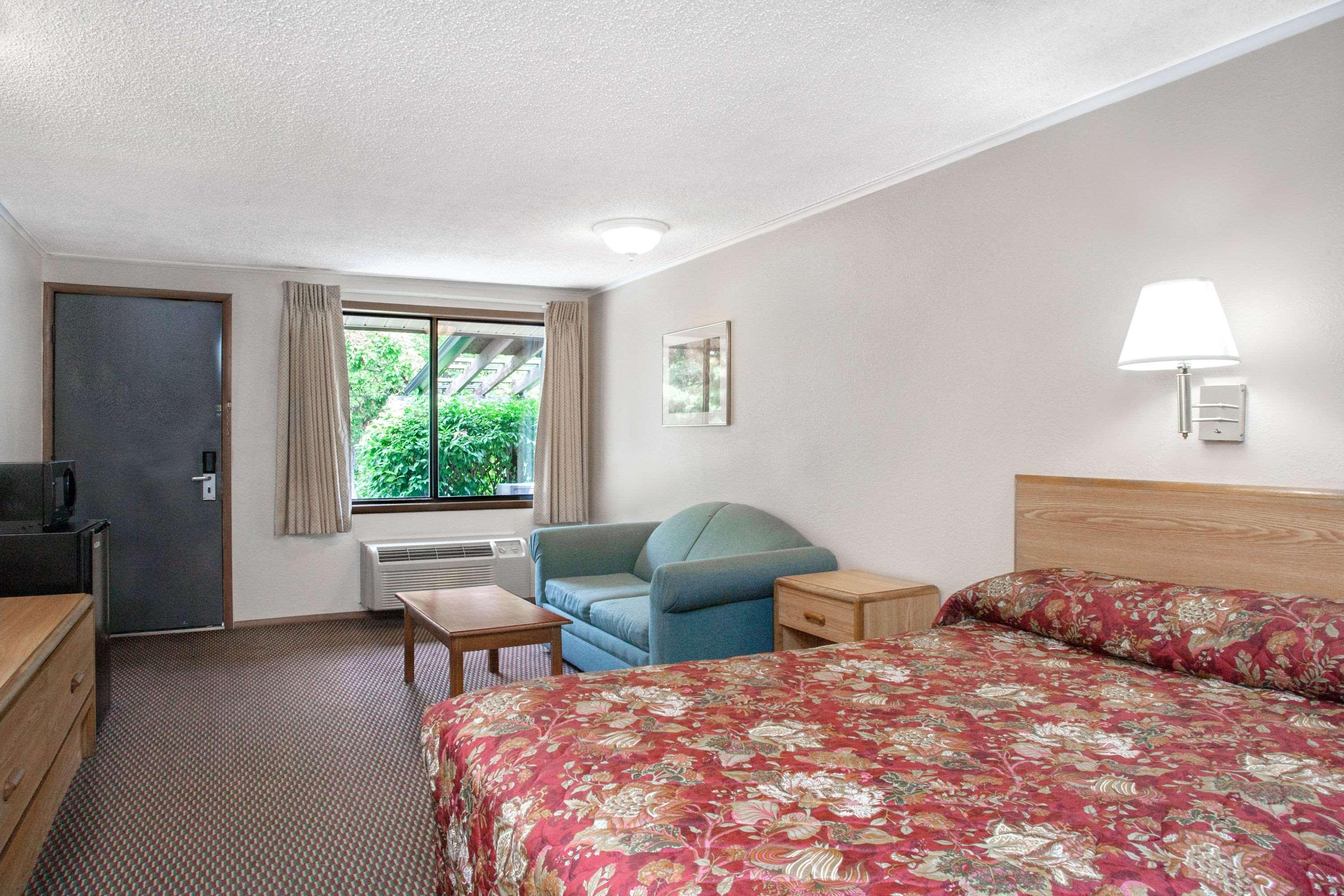 Knights Inn Pittston — photo 4