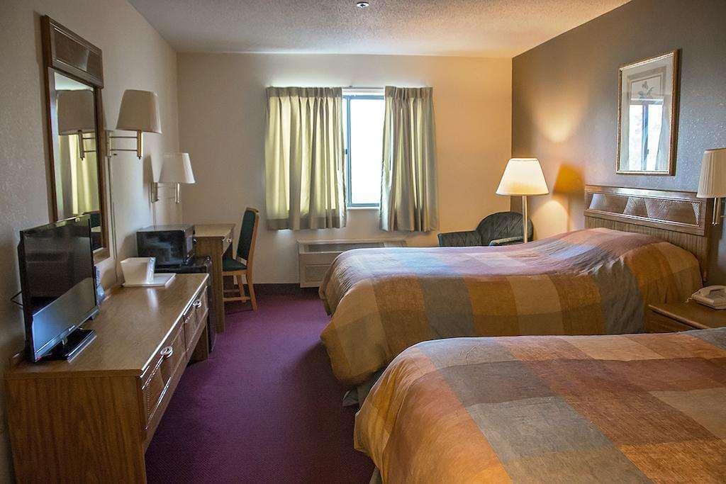Baymont Inn & Suites Harvard — photo 4