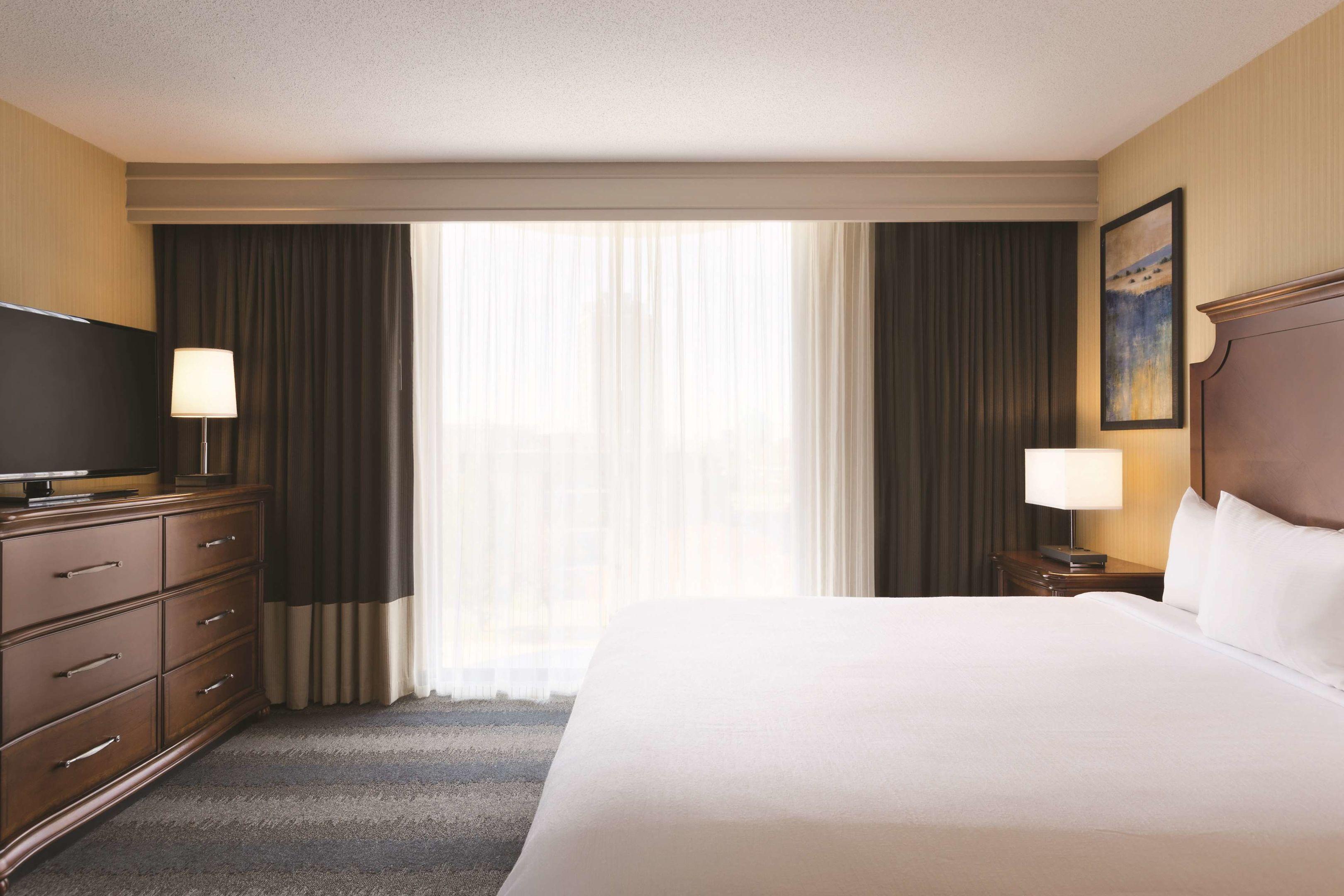 Embassy Suites Bloomington — photo 4