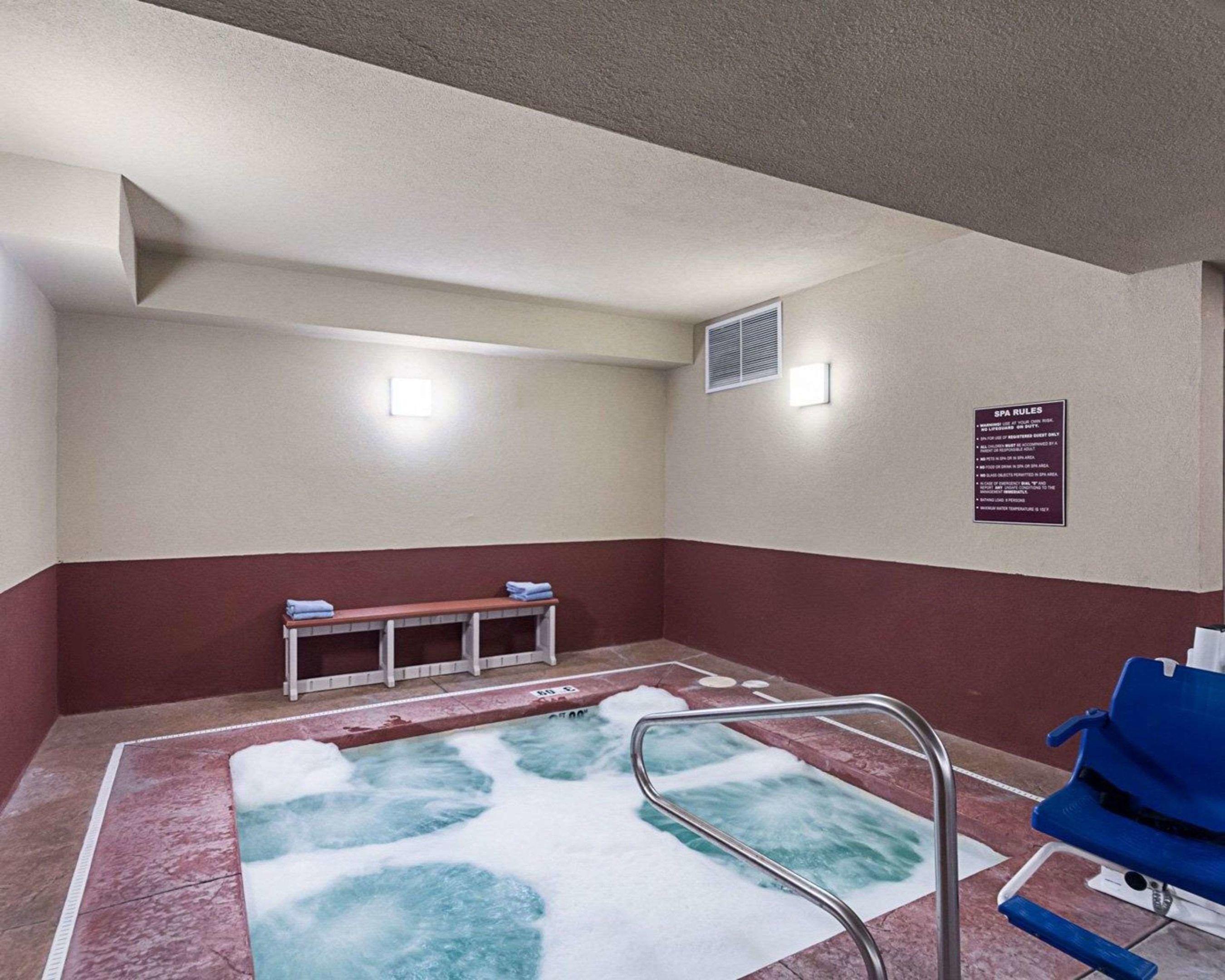 Comfort Suites Airport — photo 3
