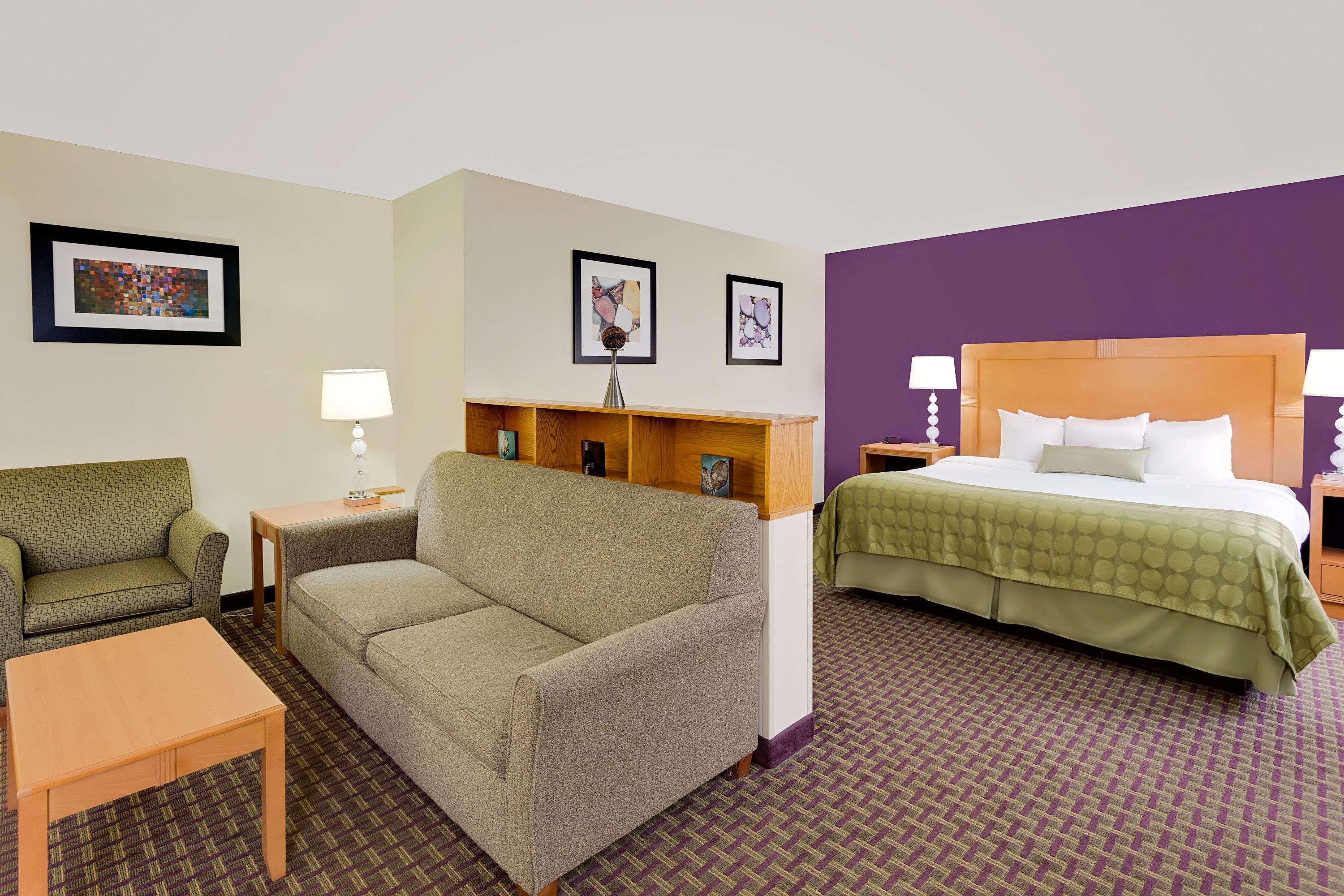 Ramada Marquette — photo 5