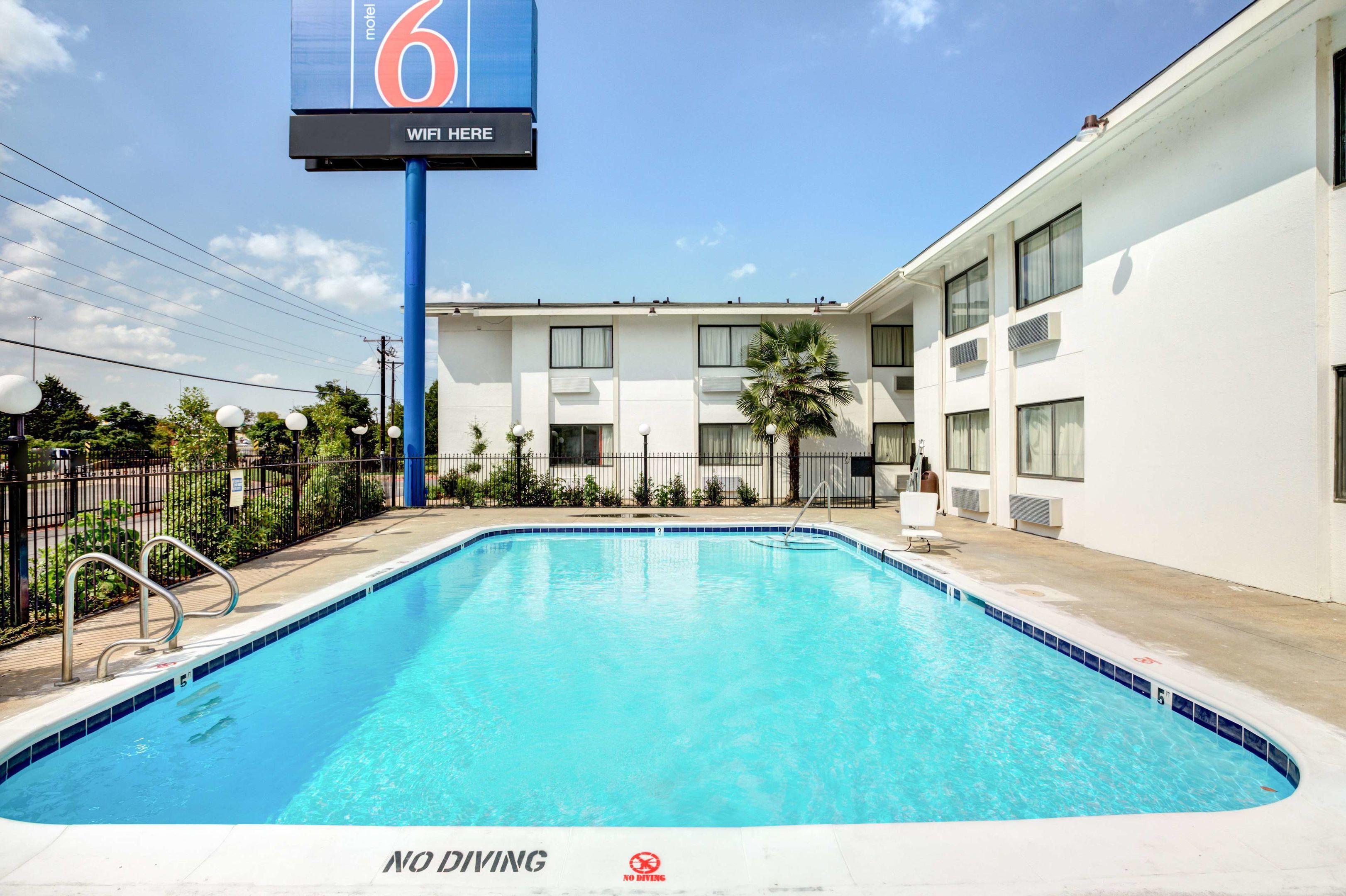 Motel 6 Dallas South — photo 4