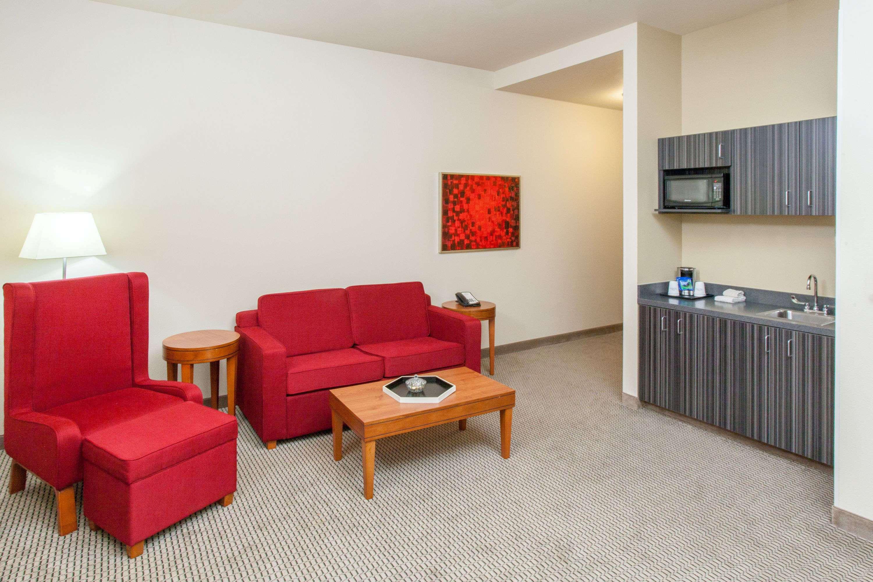 Baymont by Wyndham Grand Forks — photo 4