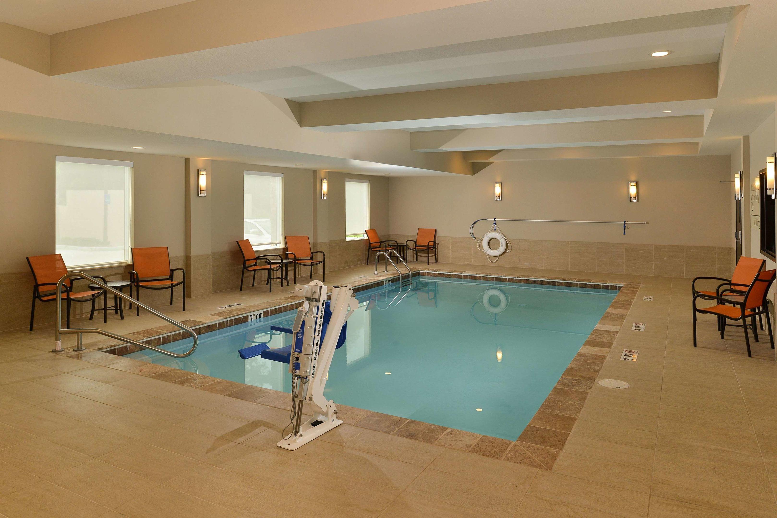 Hampton Inn & Suites Harvey — photo 4