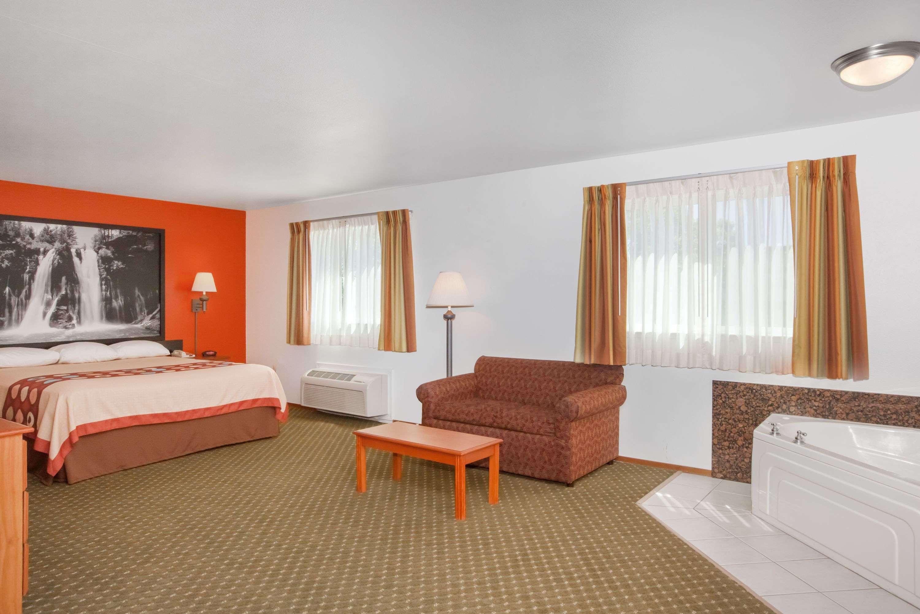 Super 8 by Wyndham Cloverdale — photo 4