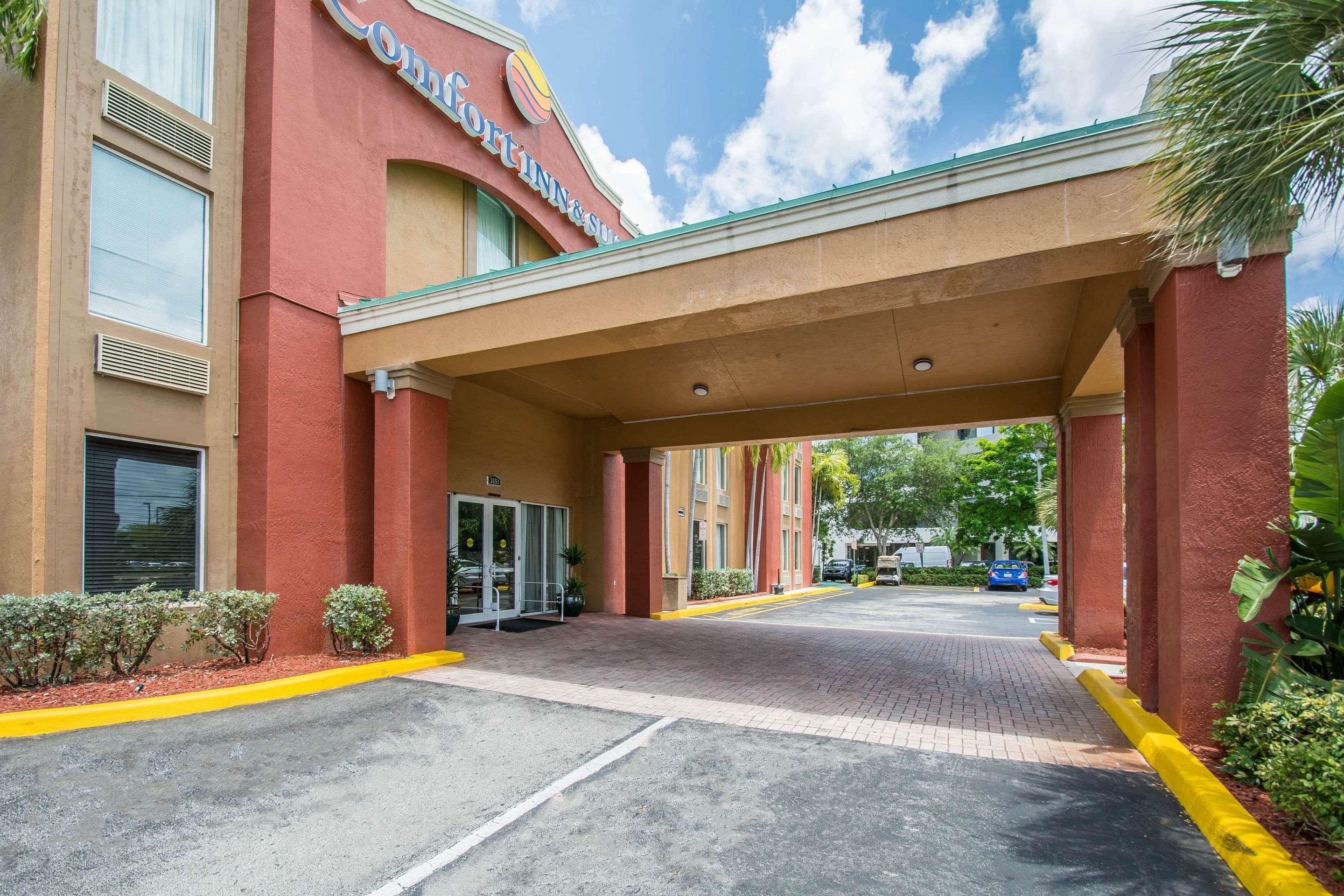 Comfort Inn & Suites Fort Lauderdale — photo 4