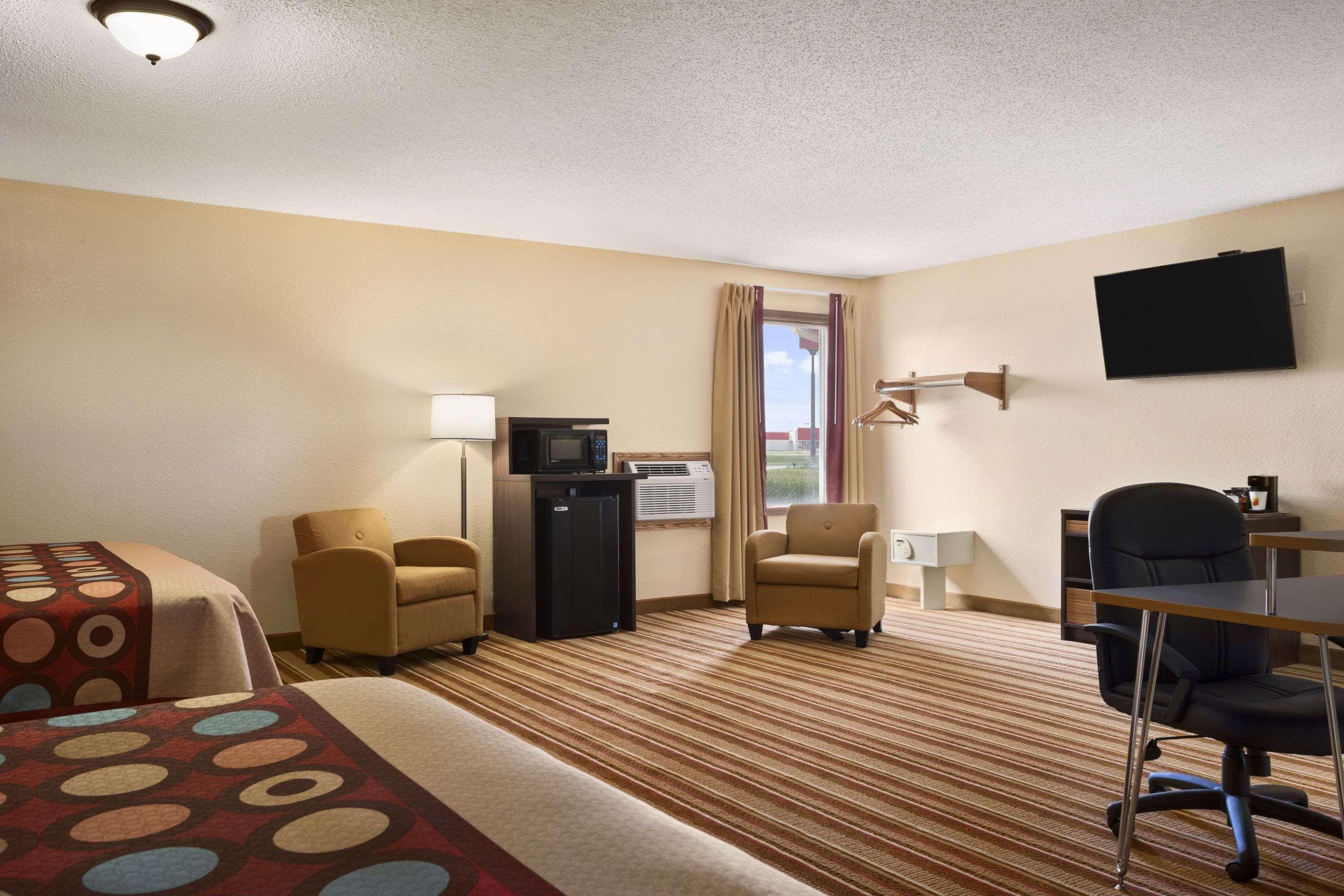Super 8 by Wyndham Mattoon — photo 4