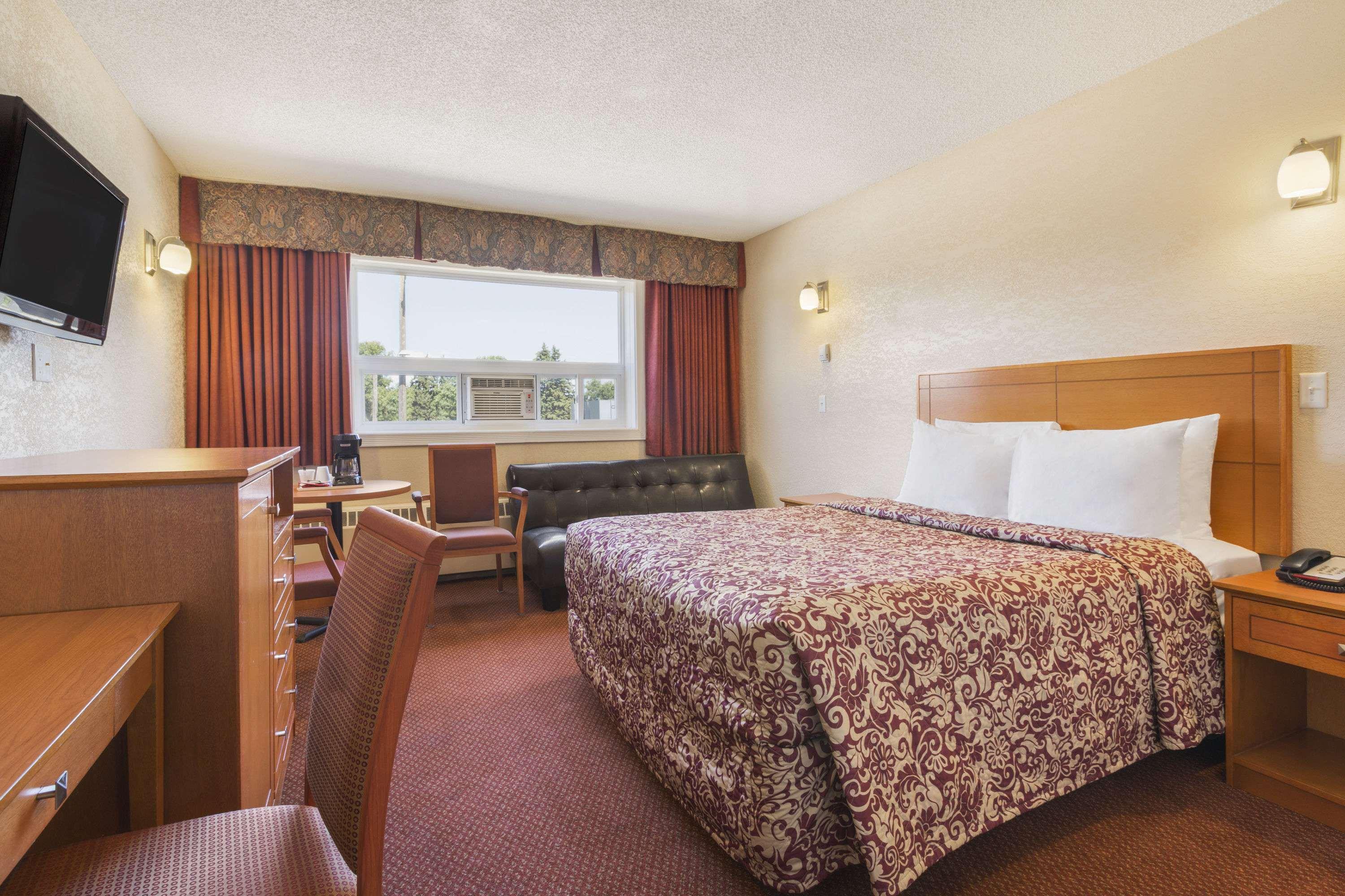 Travelodge Edmonton East — photo 4