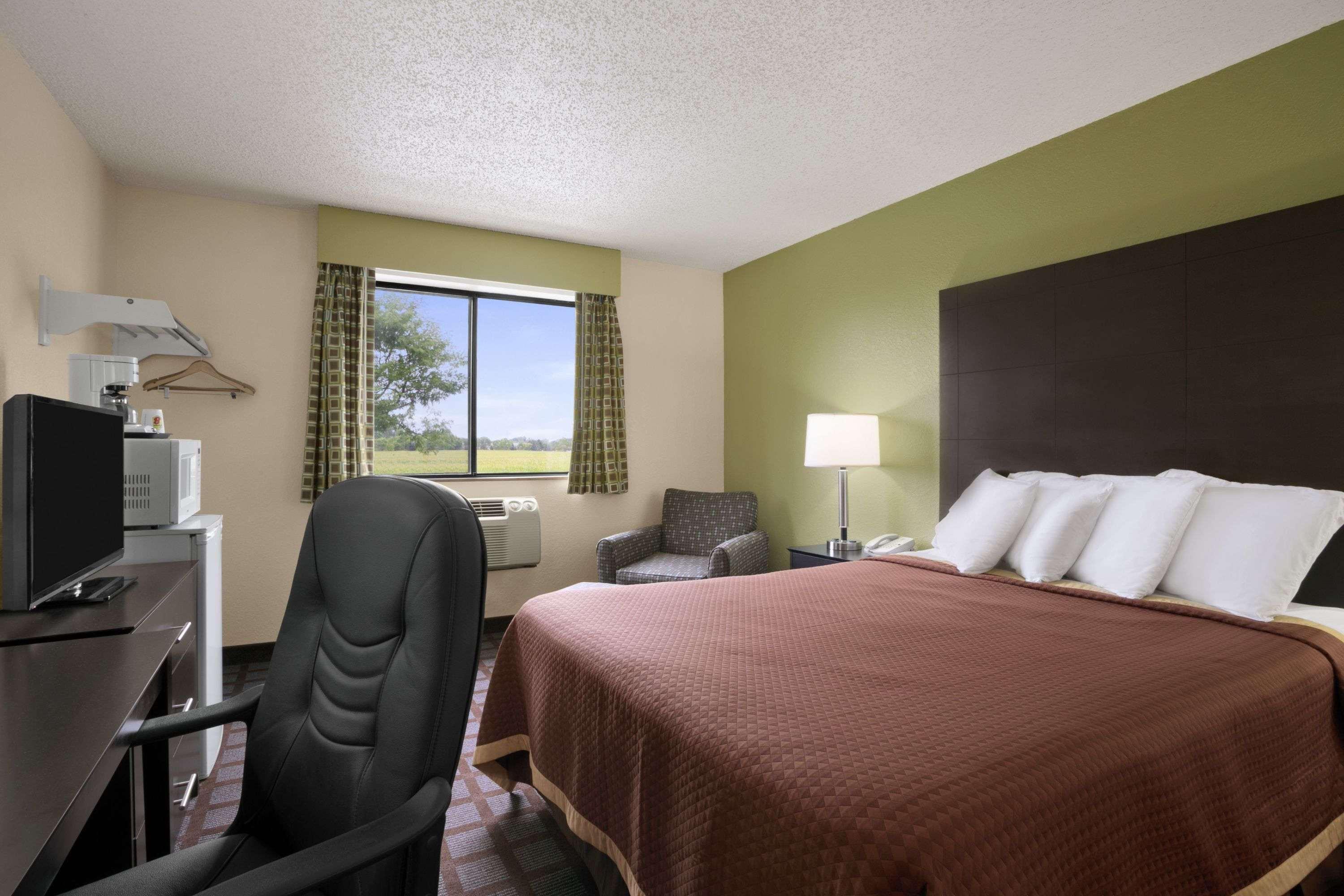 Super 8 by Wyndham Saginaw — photo 5