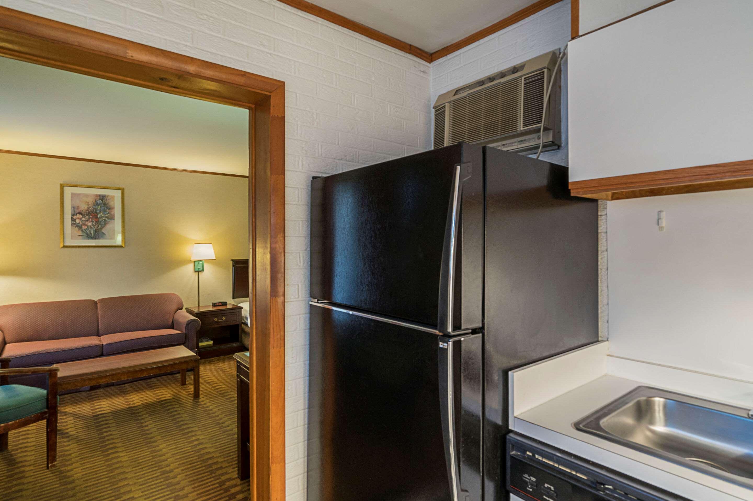 Quality Inn & Suites Skyways — photo 4