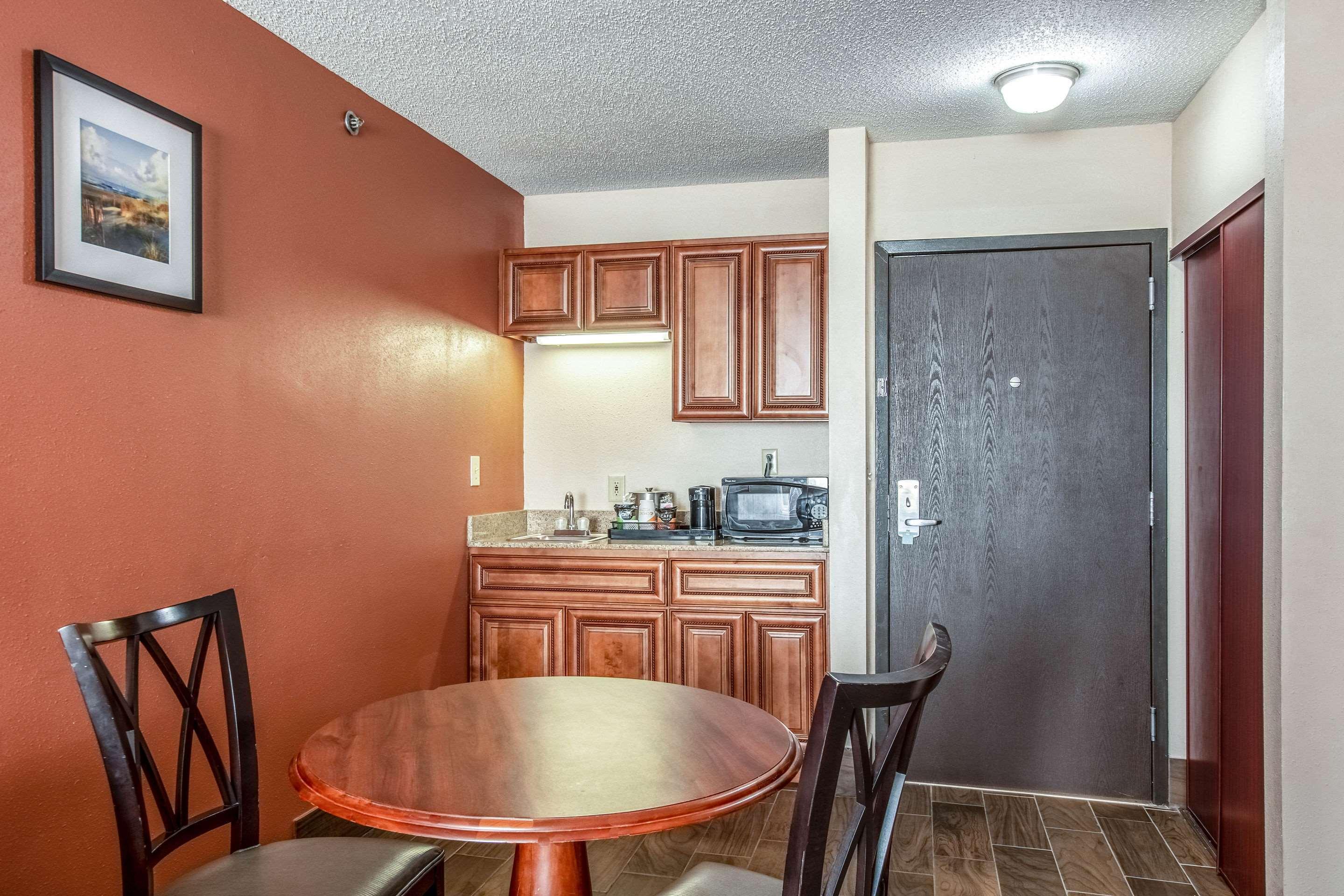 Quality Inn & Suites Muskegon — photo 5