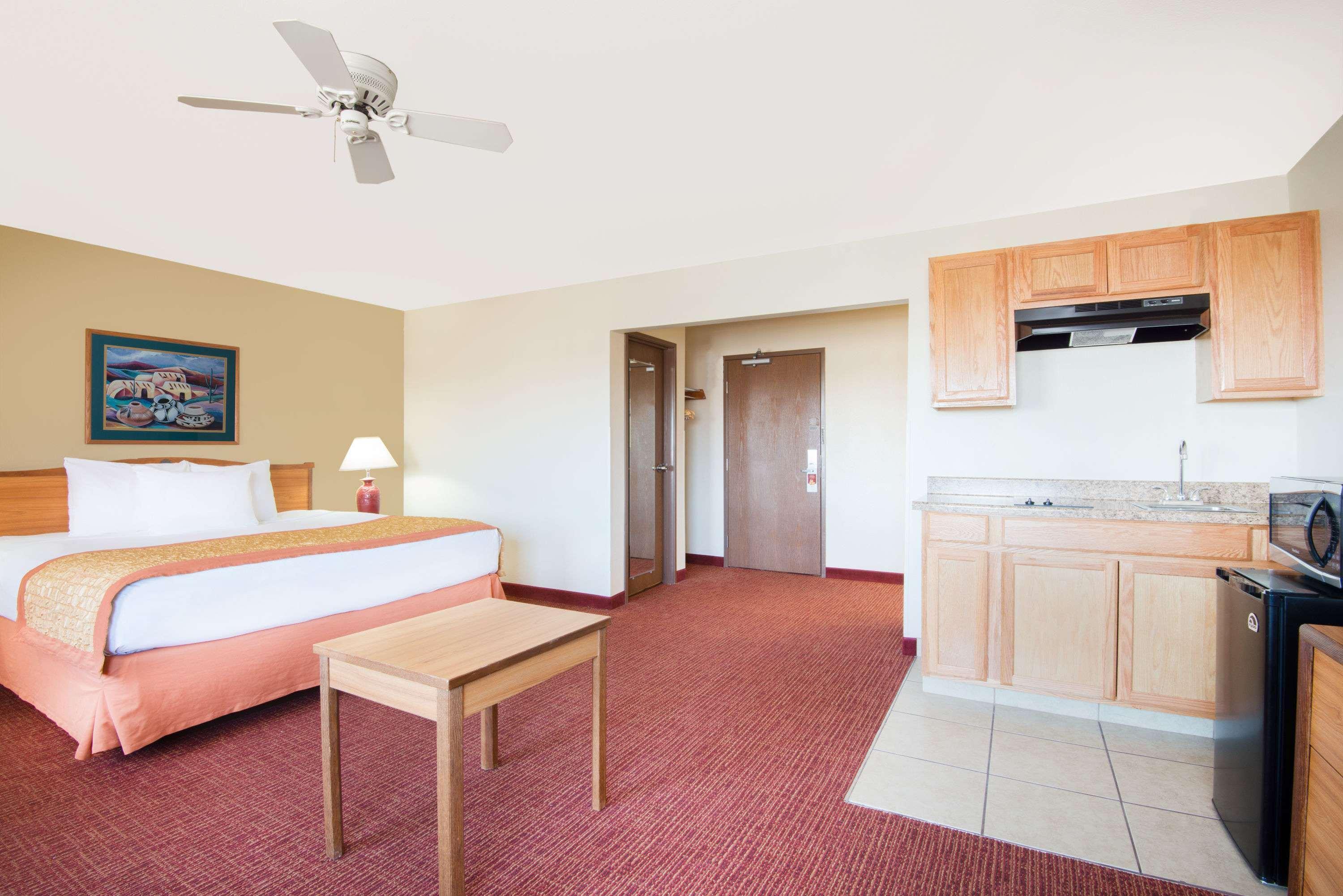 Hawthorn Suites by Wyndham Albuquerque — photo 5