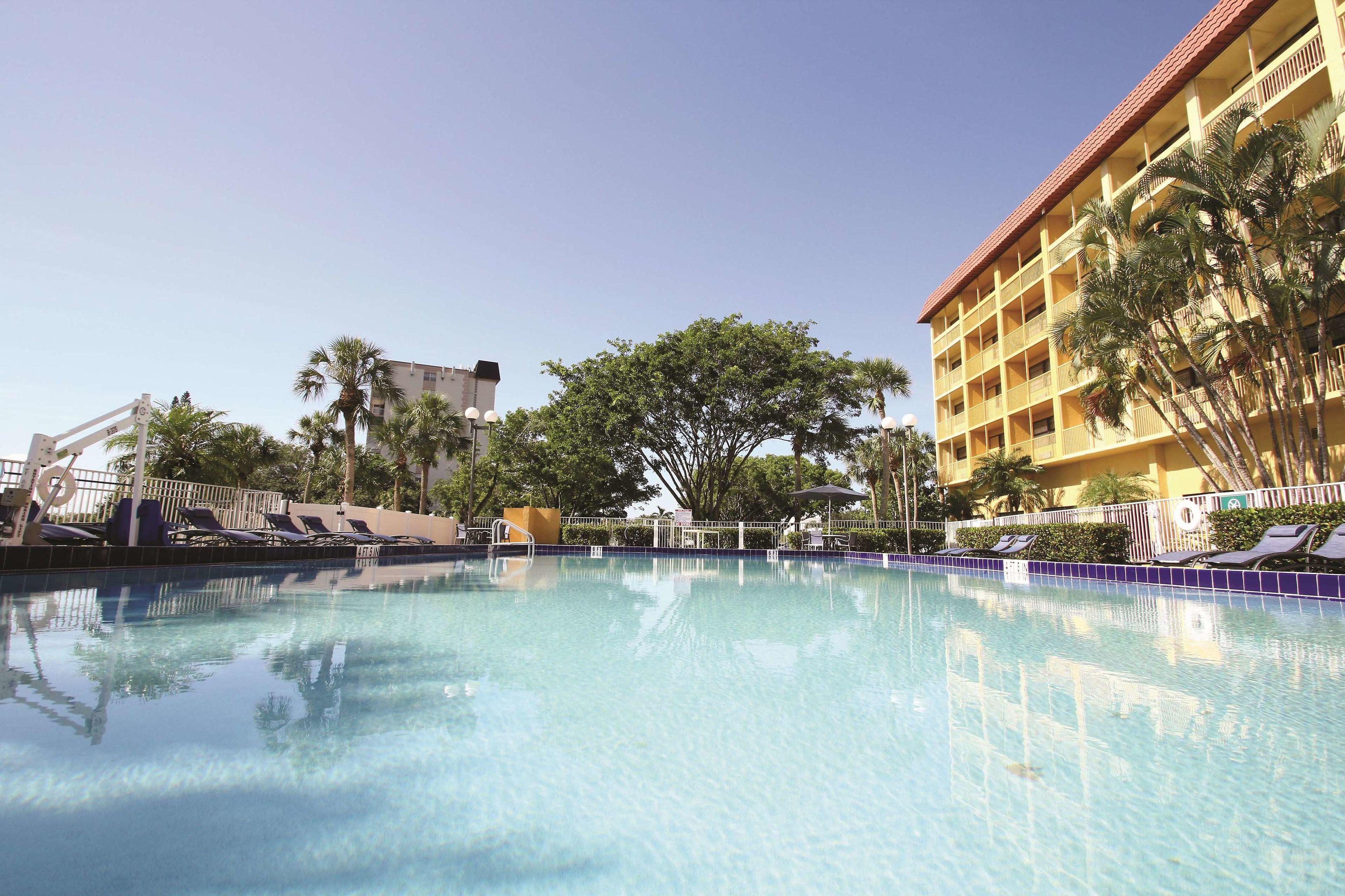 La Quinta Inn & Suites by Wyndham Coral Springs University Drive