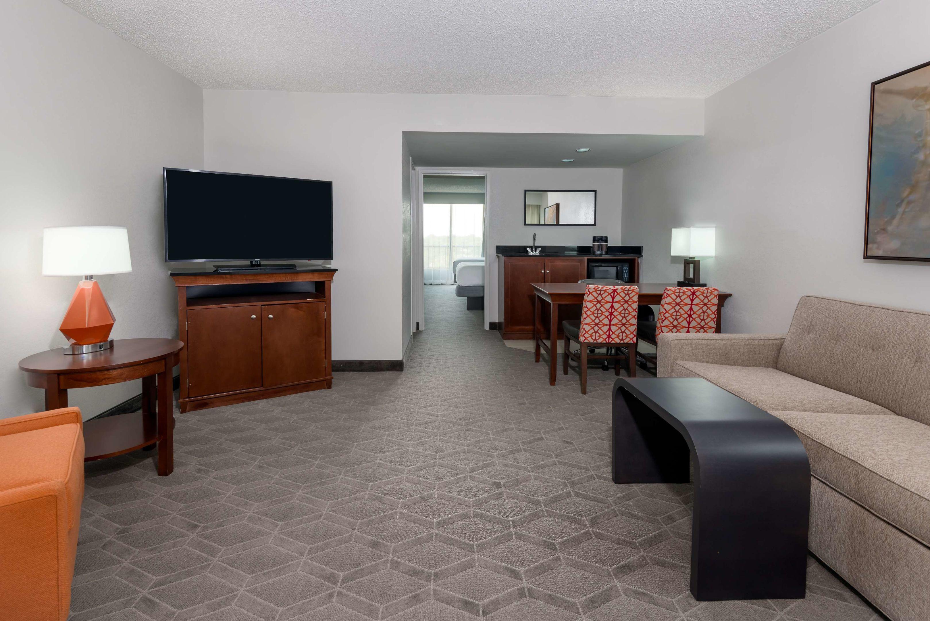Embassy Suites by Hilton Dallas Park Central Area — photo 5