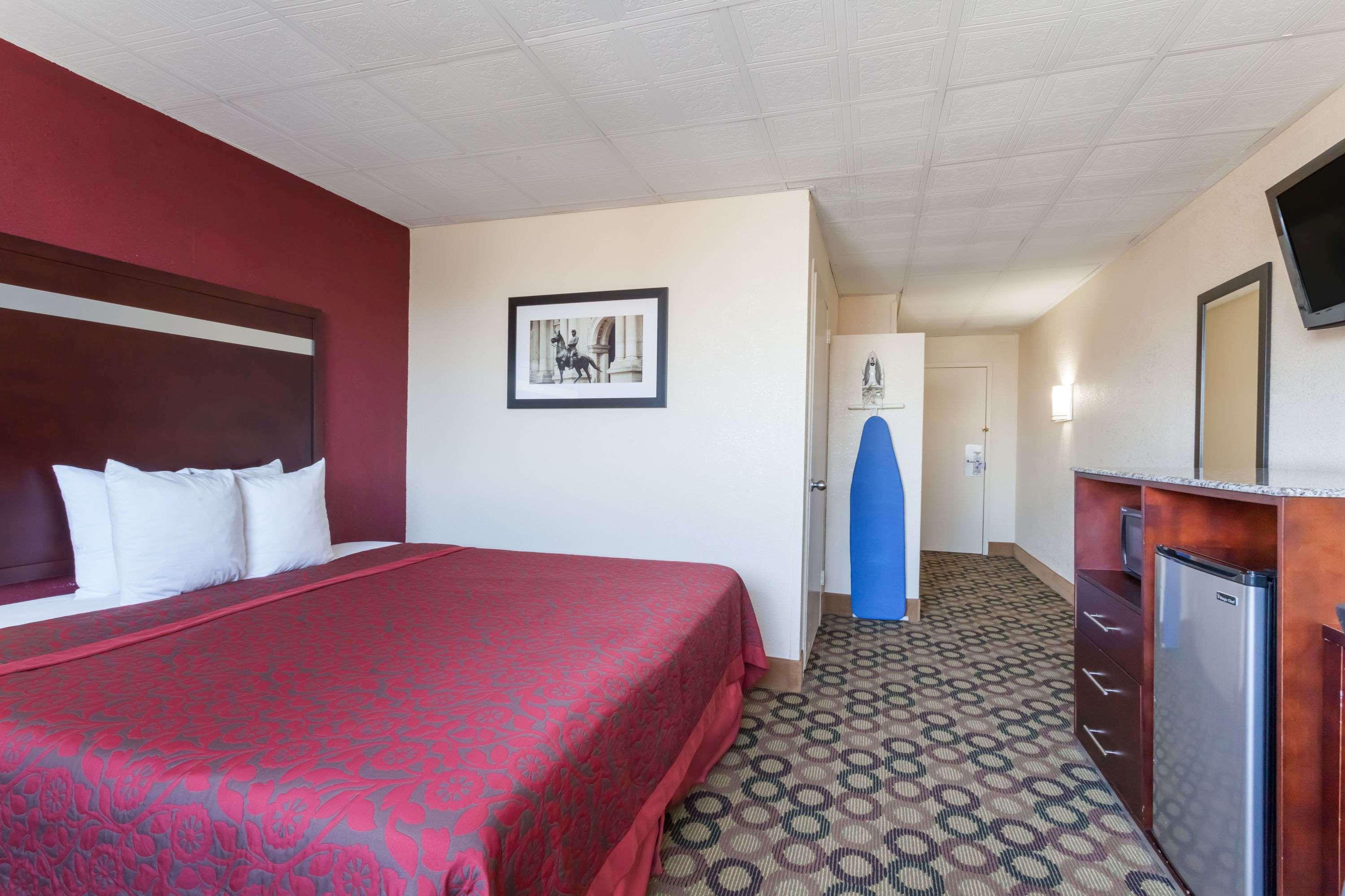Days Inn Chester Philadelphia Airport — photo 5