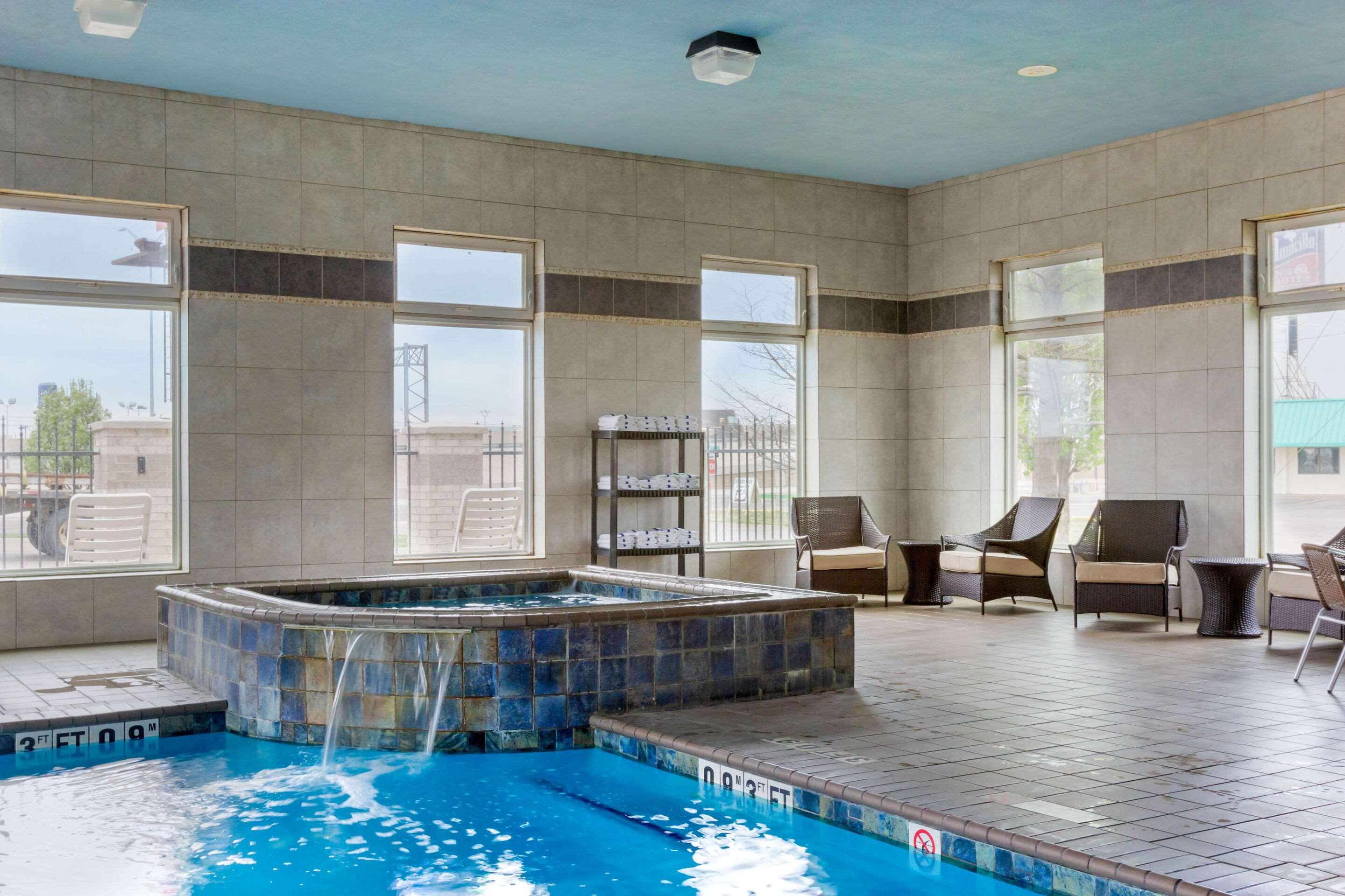 Comfort Inn & Suites — photo 4