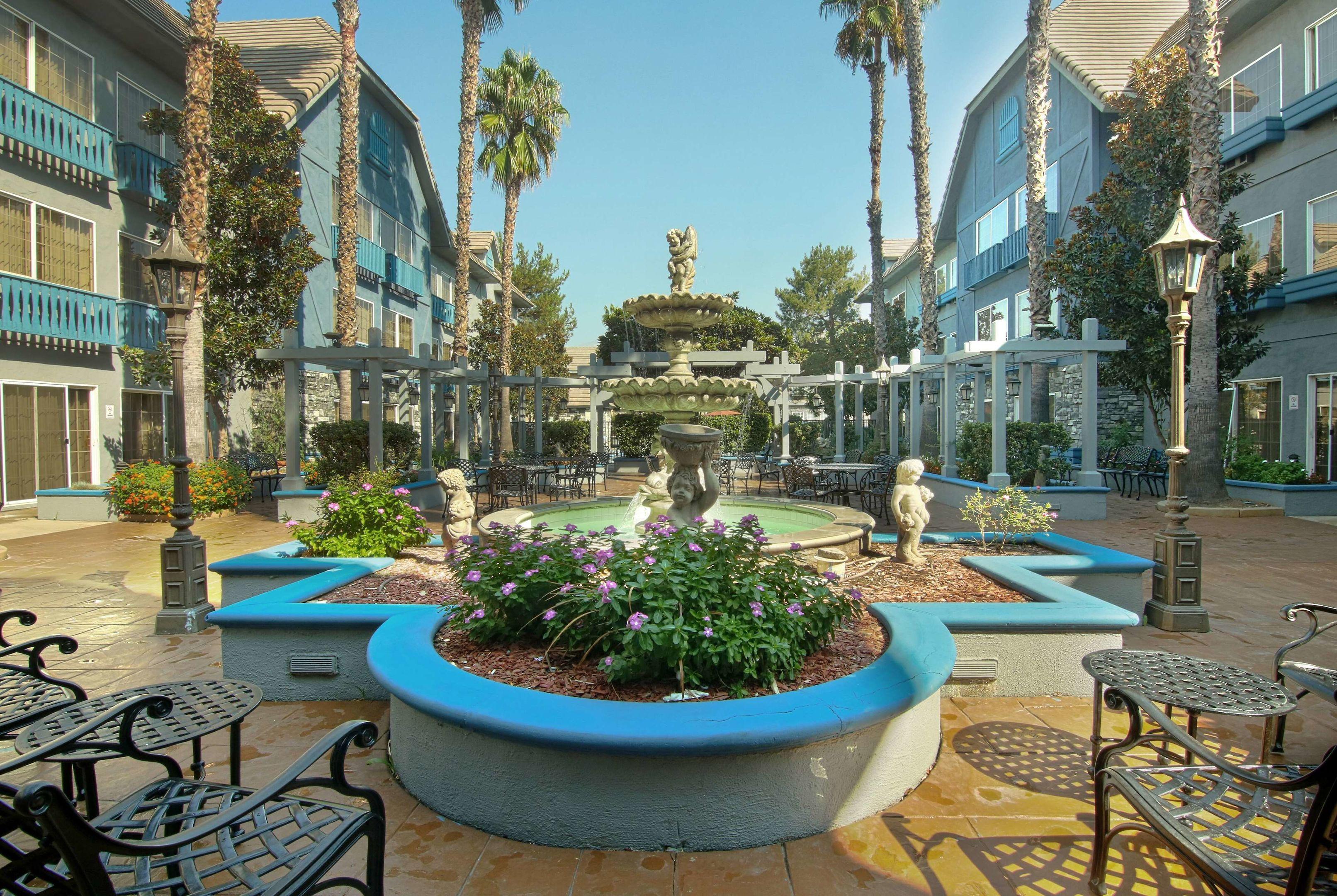 Azure Hotel & Suites Ontario, A Trademark Collection Hotel — photo 5