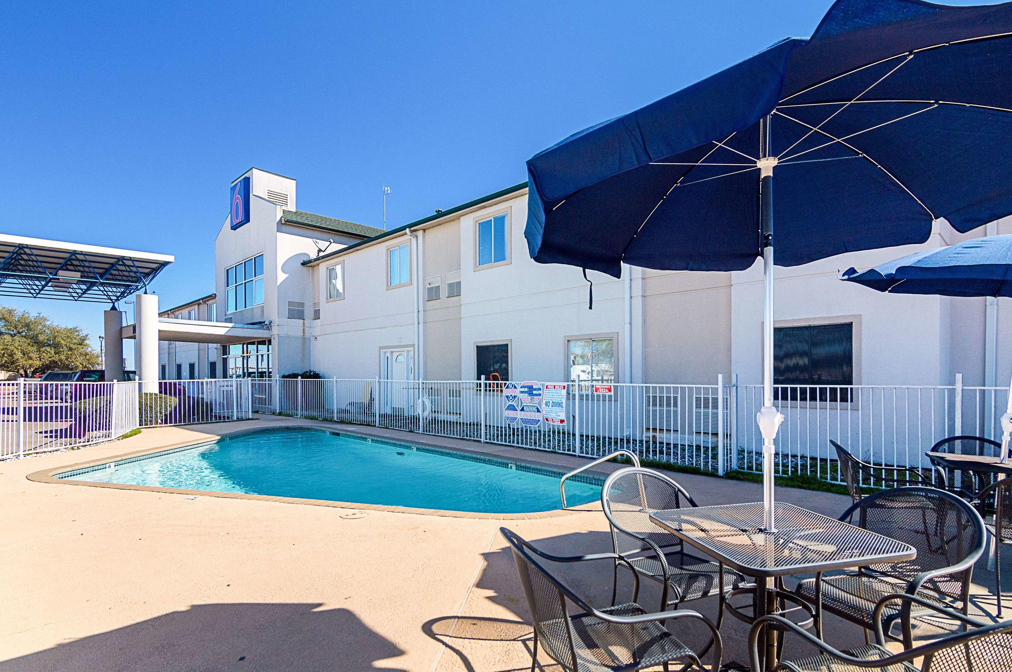 Motel 6 Terrell — photo 5