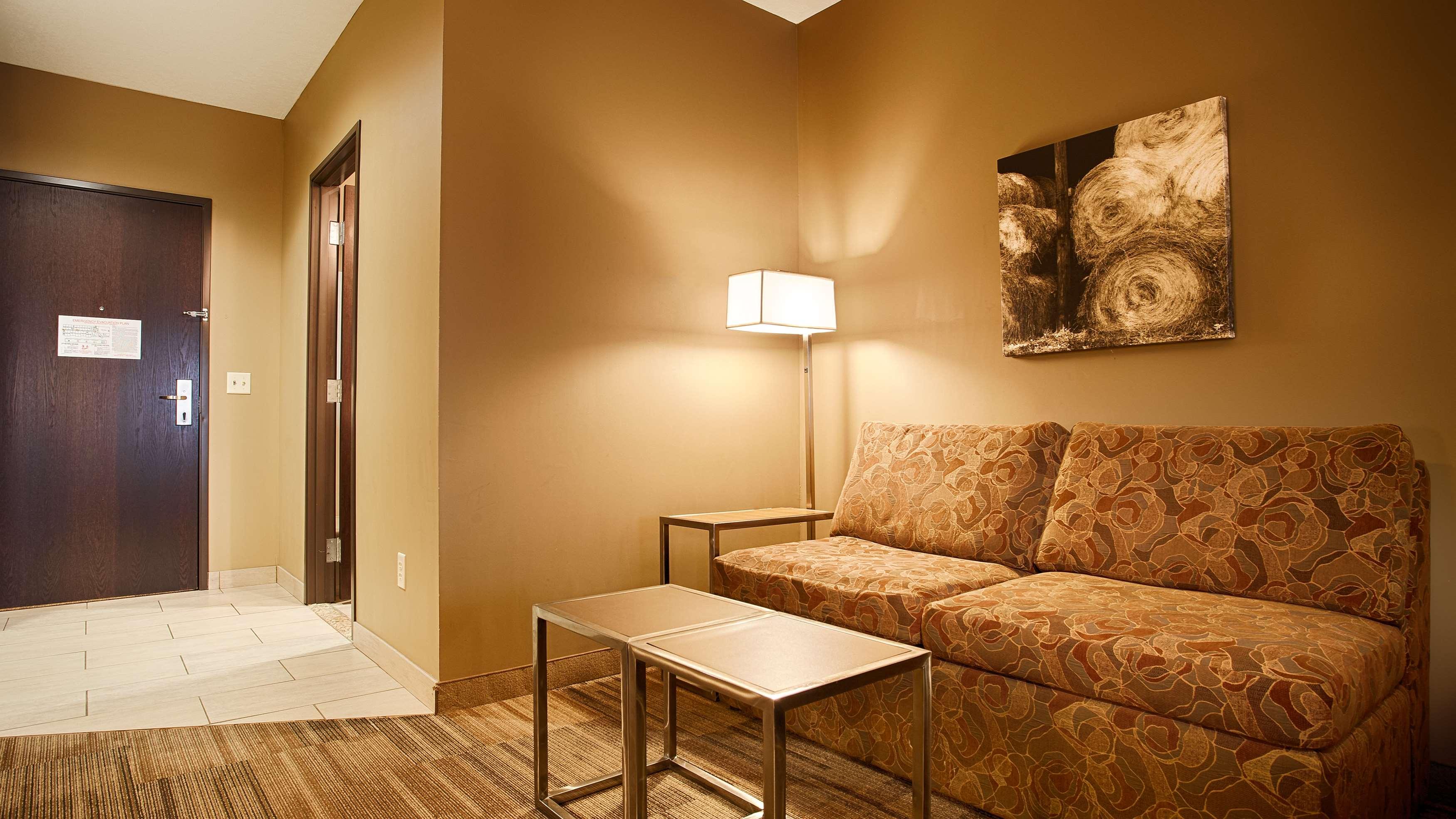 Best Western Plus Night Watchman Inn & Suites — photo 4