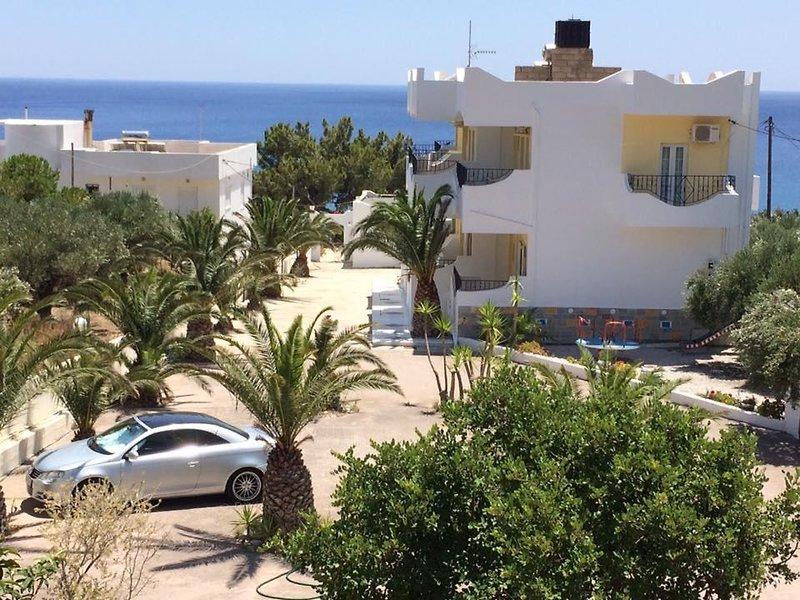 Elena's Beach Garden by Checkin — photo 4