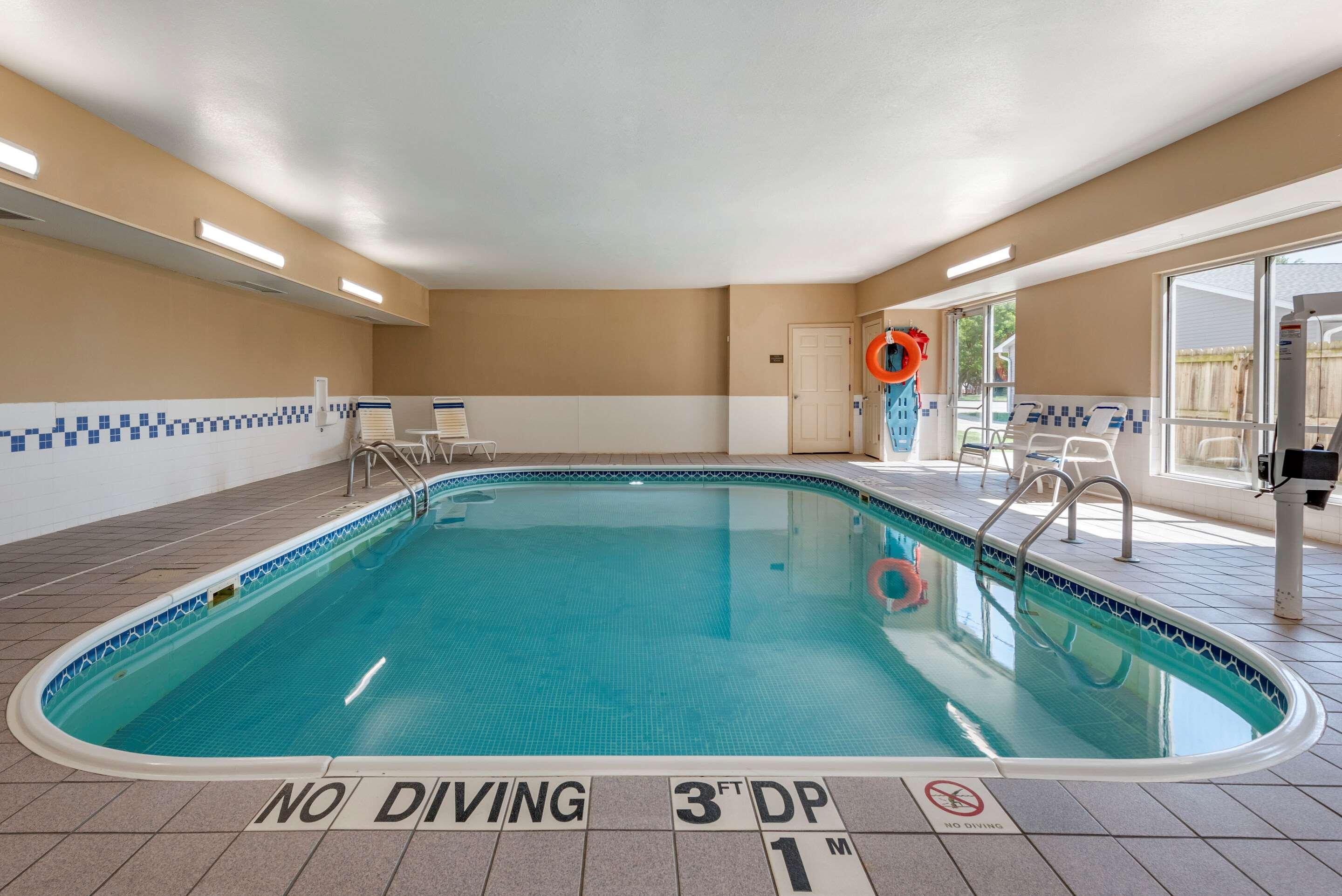 Comfort Suites Terre Haute — photo 4