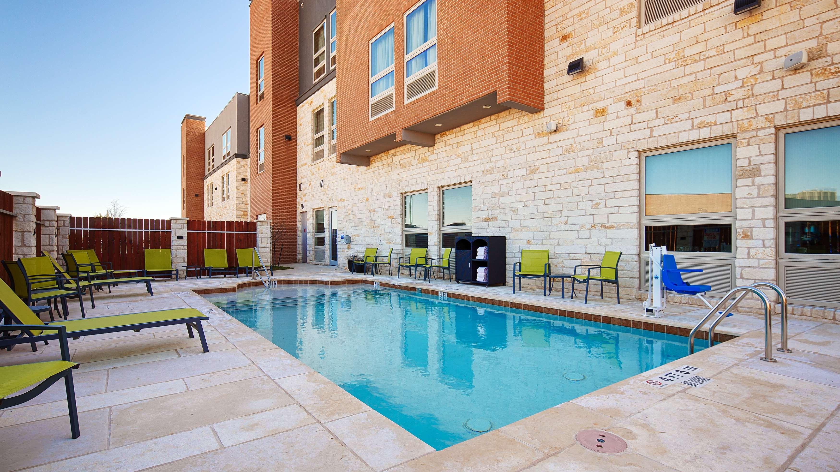 Best Western Plus Pflugerville Inn & Suites — photo 5