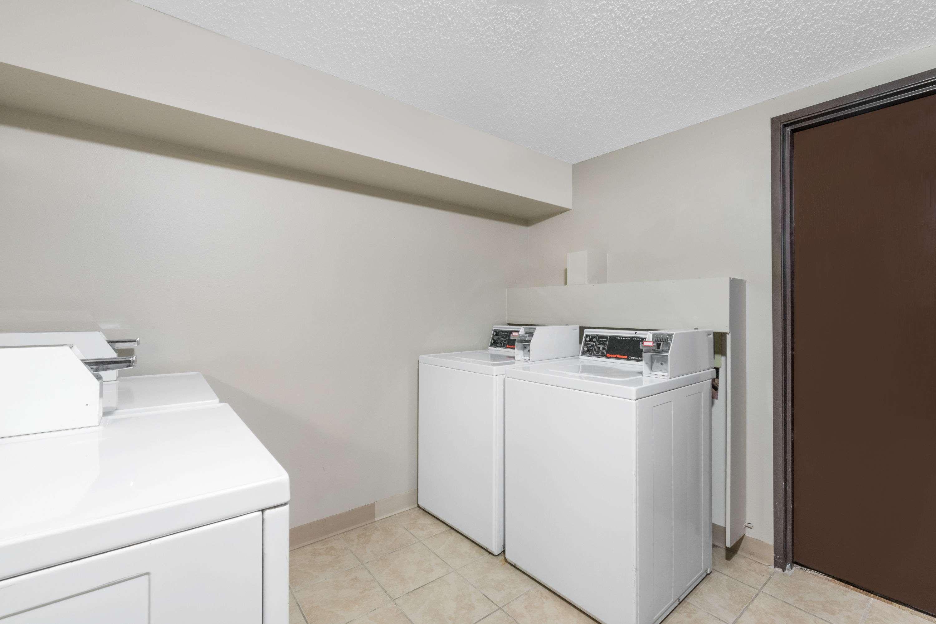 Super 8 by Wyndham Pierre SD — photo 5
