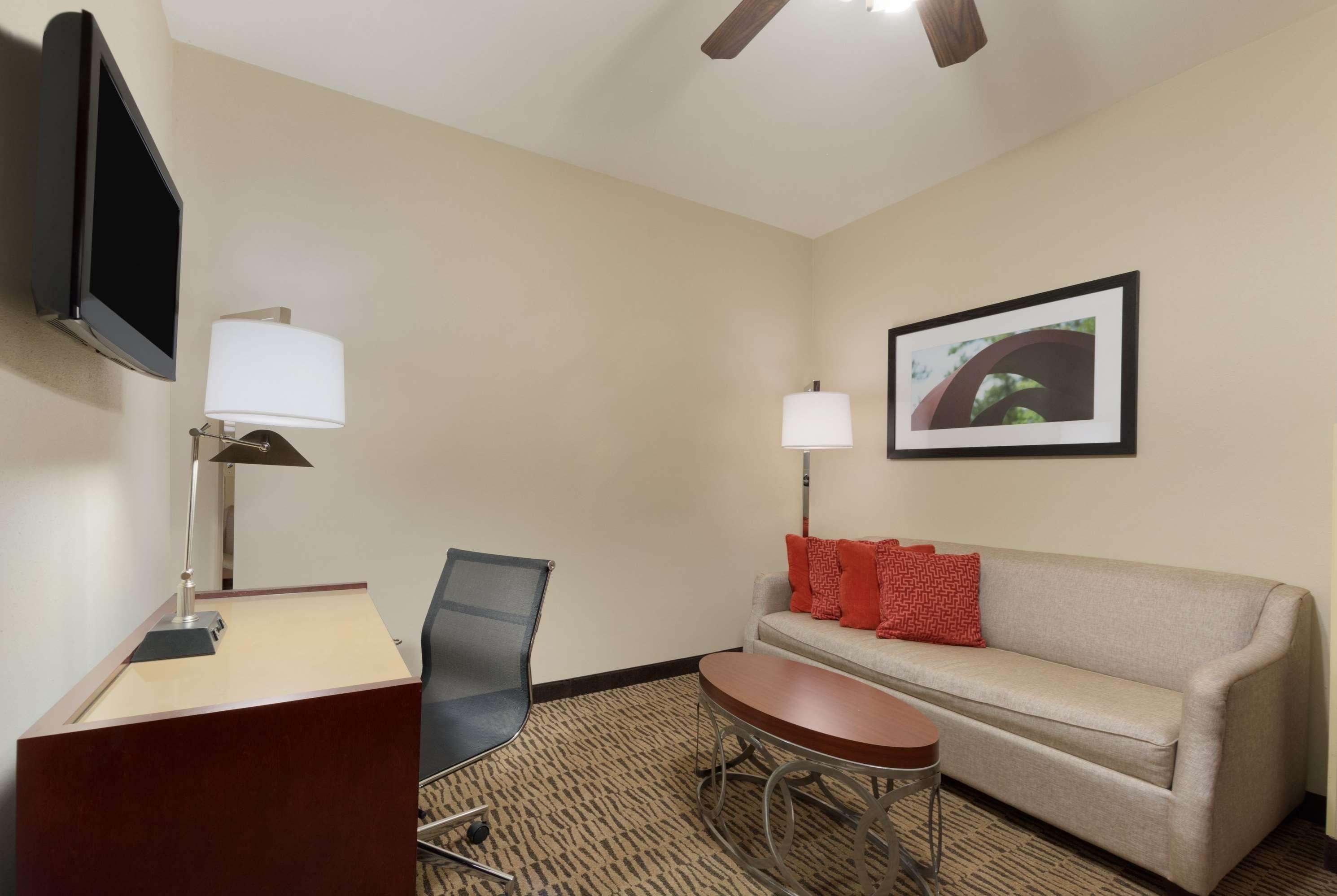 Hawthorn Suites by Wyndham College Station — photo 5