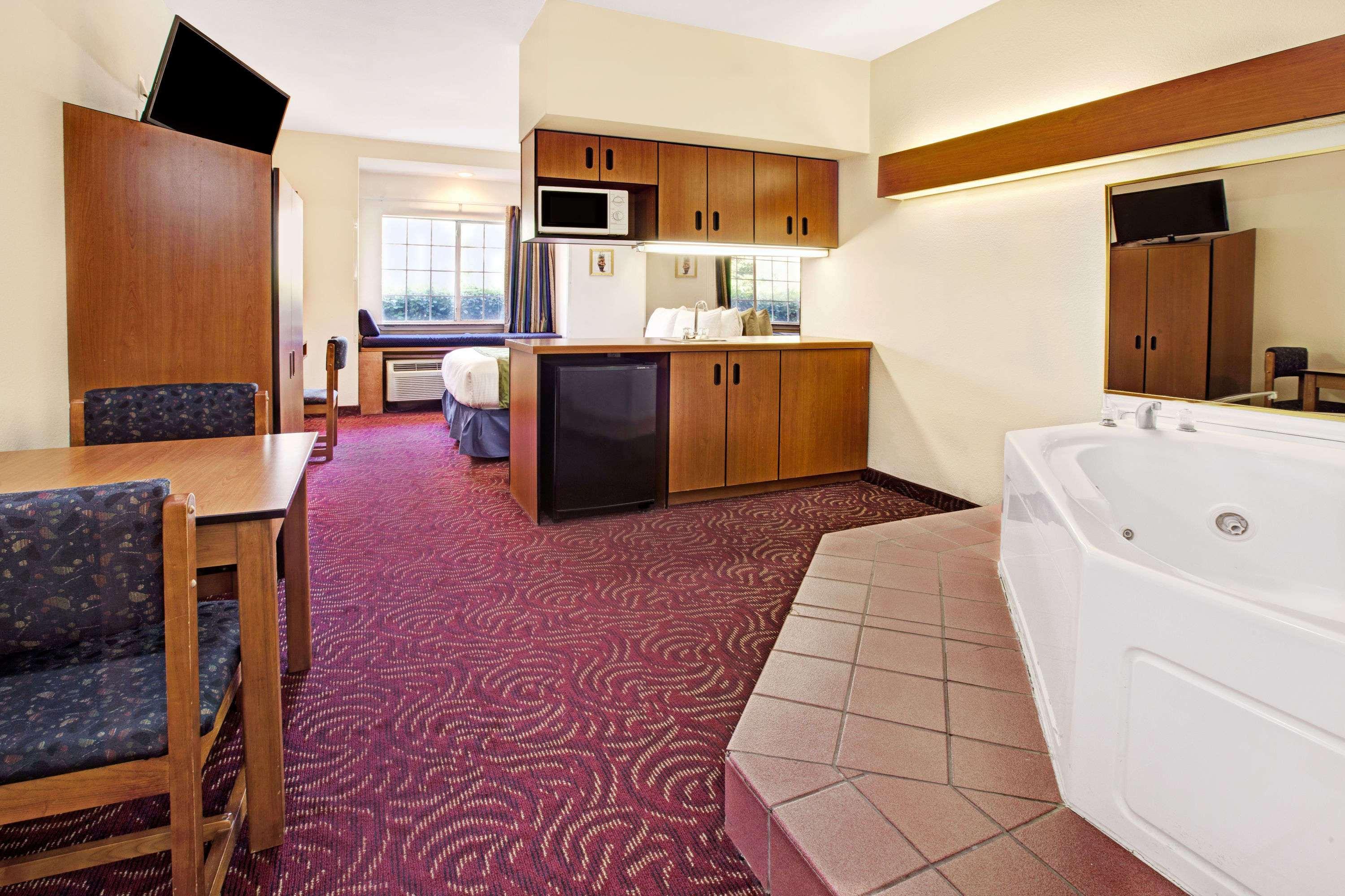 Microtel Inn & Suites by Wyndham Mesquite/Dallas At Highway