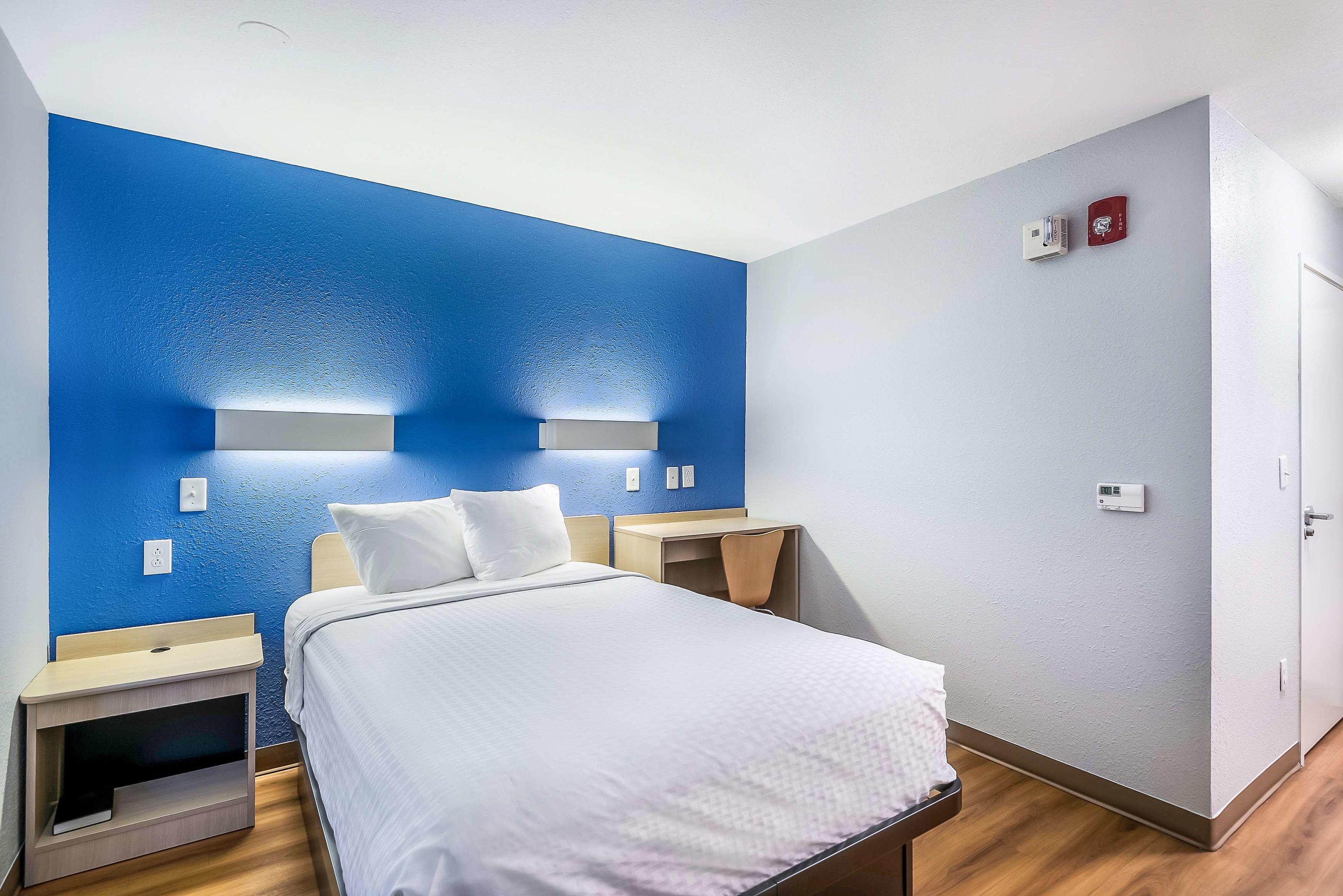 Americas Best Value Inn East Peoria — photo 5