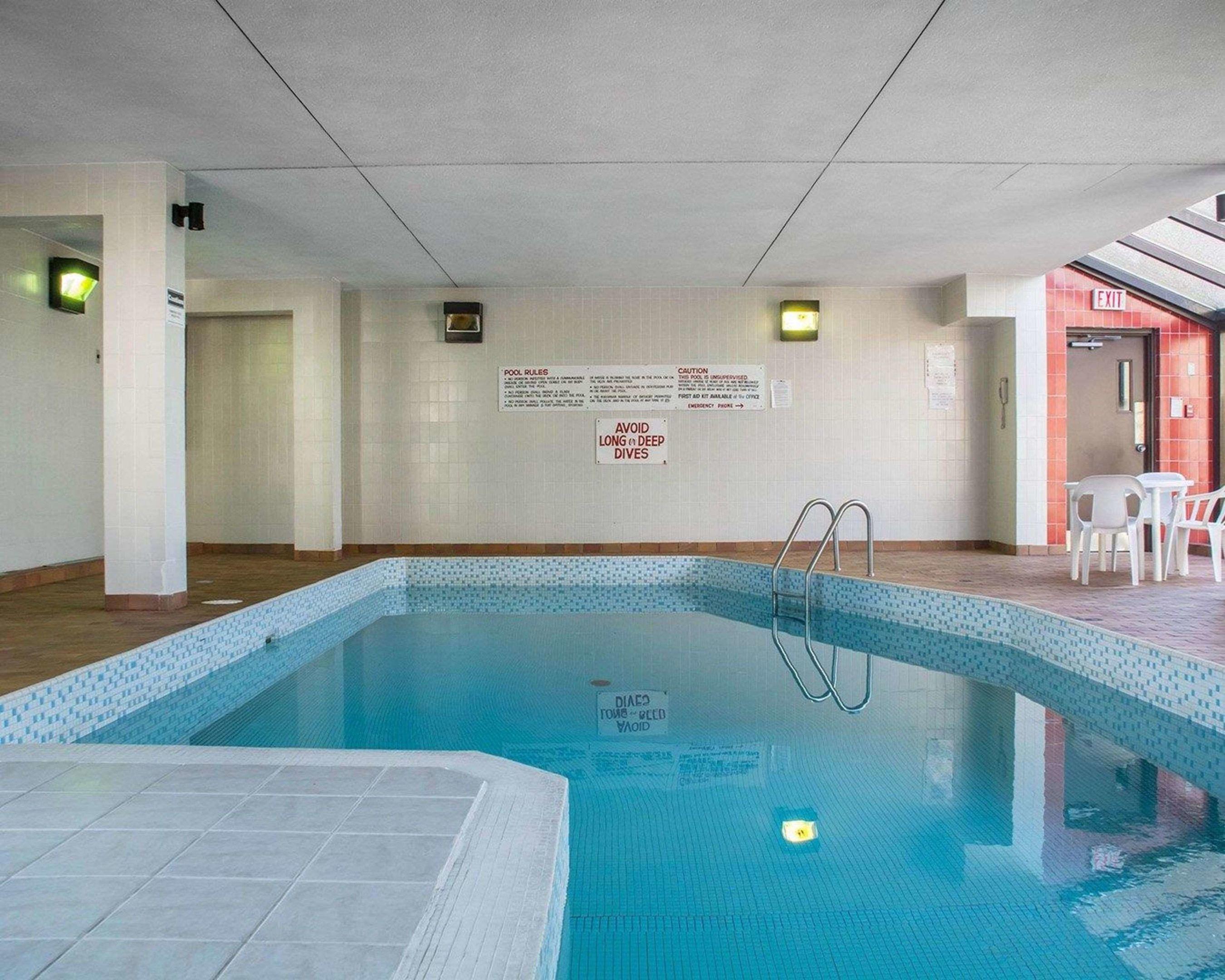 Econo Lodge By The Falls — photo 4