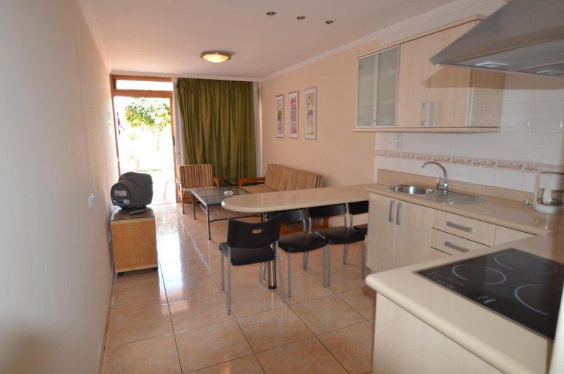 Las Brisas Apartments — photo 5