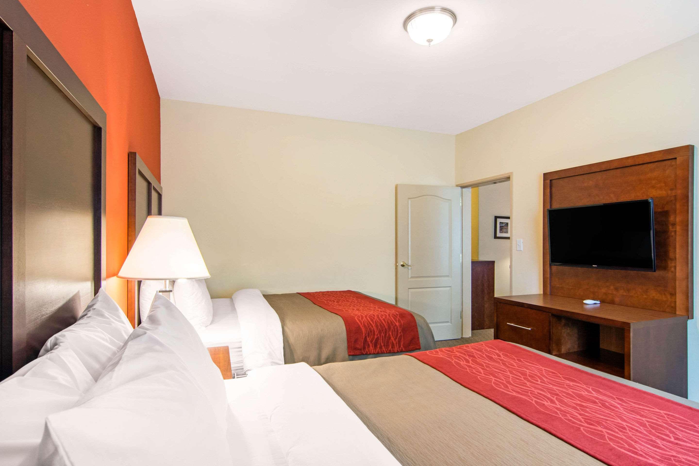 Comfort Inn & Suites — photo 4