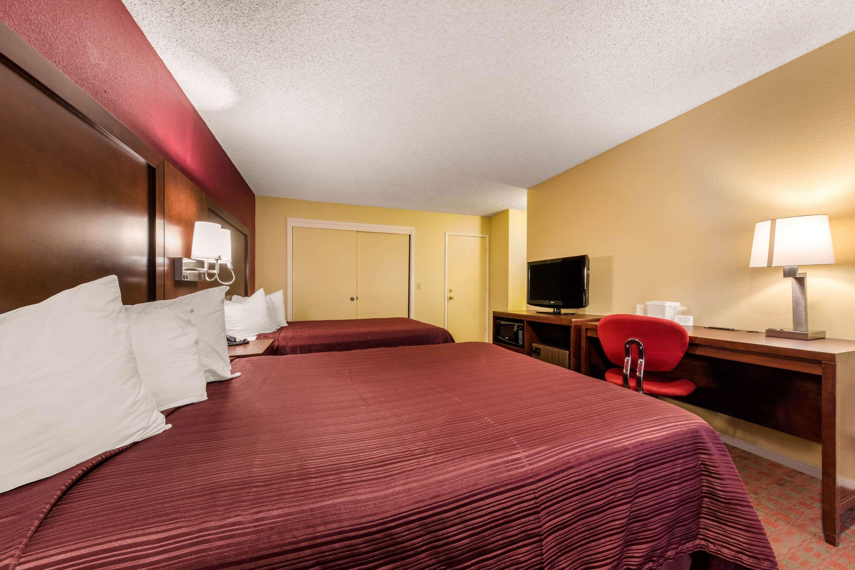 Econo Lodge — photo 4