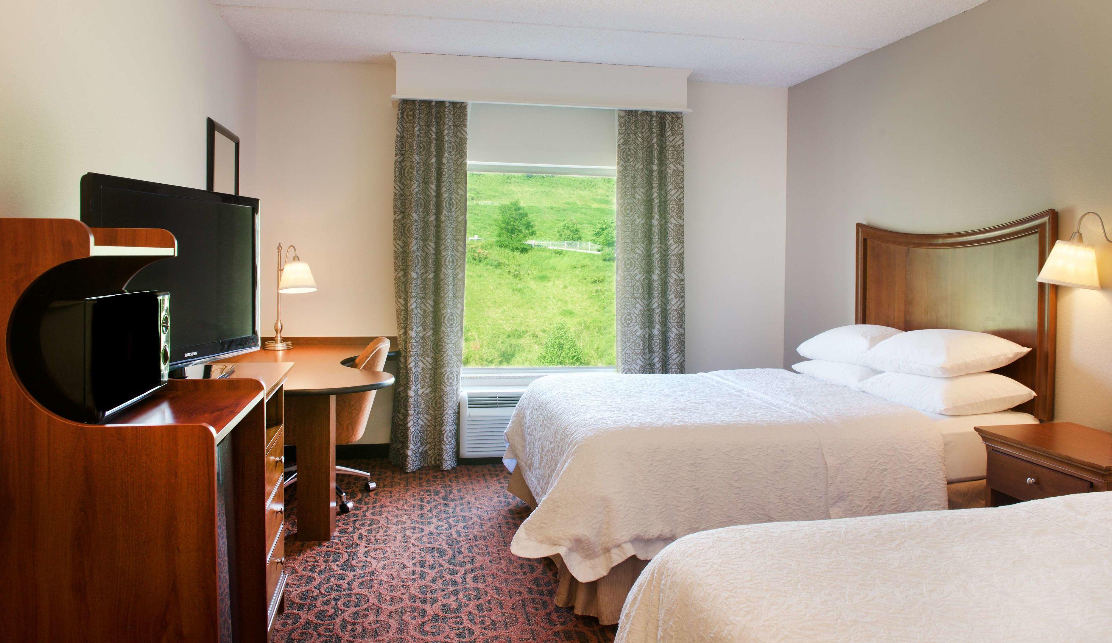 Hampton Inn & Suites Pittsburgh-Meadow Lands — photo 5