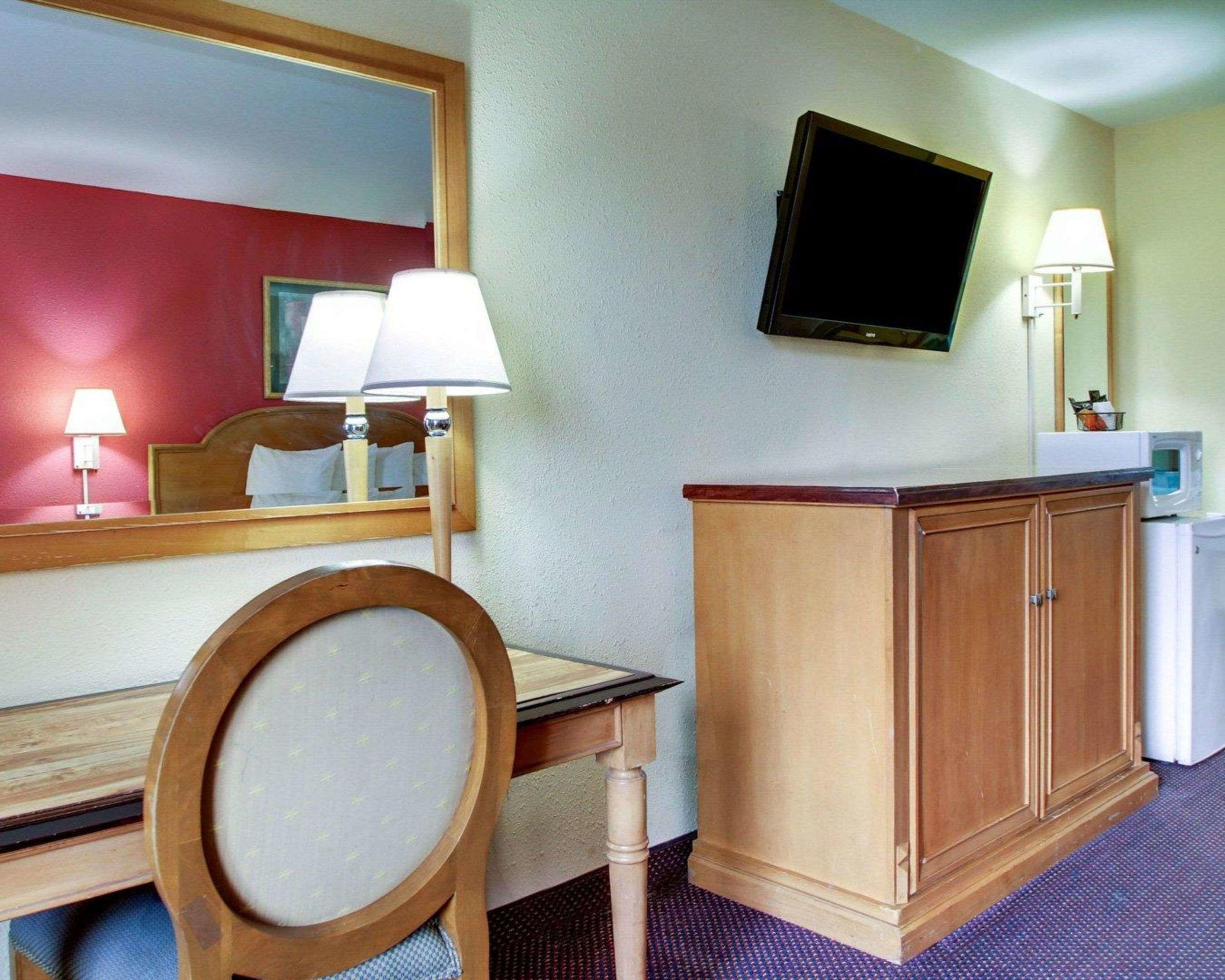 Rodeway Inn — photo 4