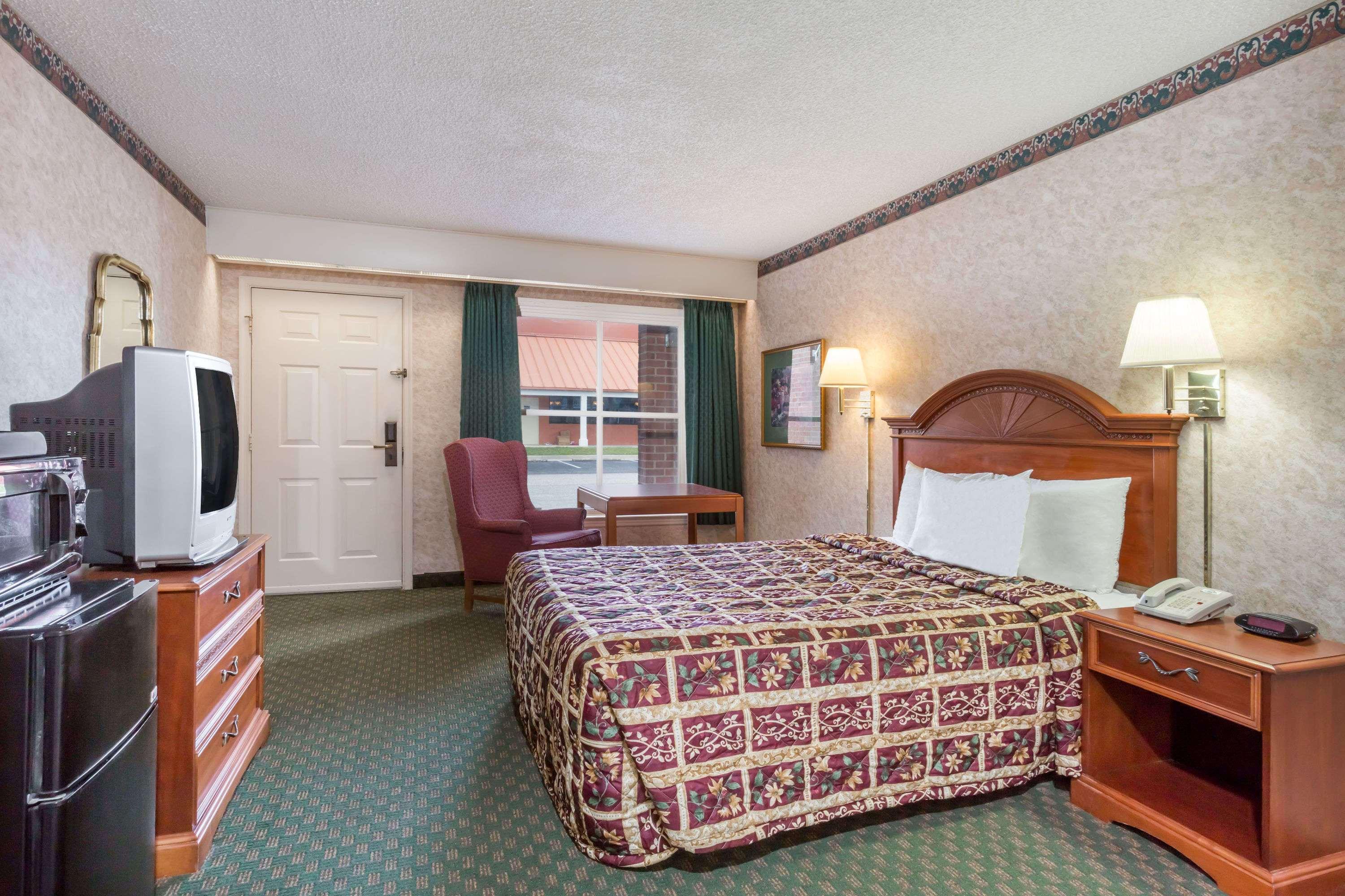 Days Inn by Wyndham Petersburg/South Fort Lee — photo 4