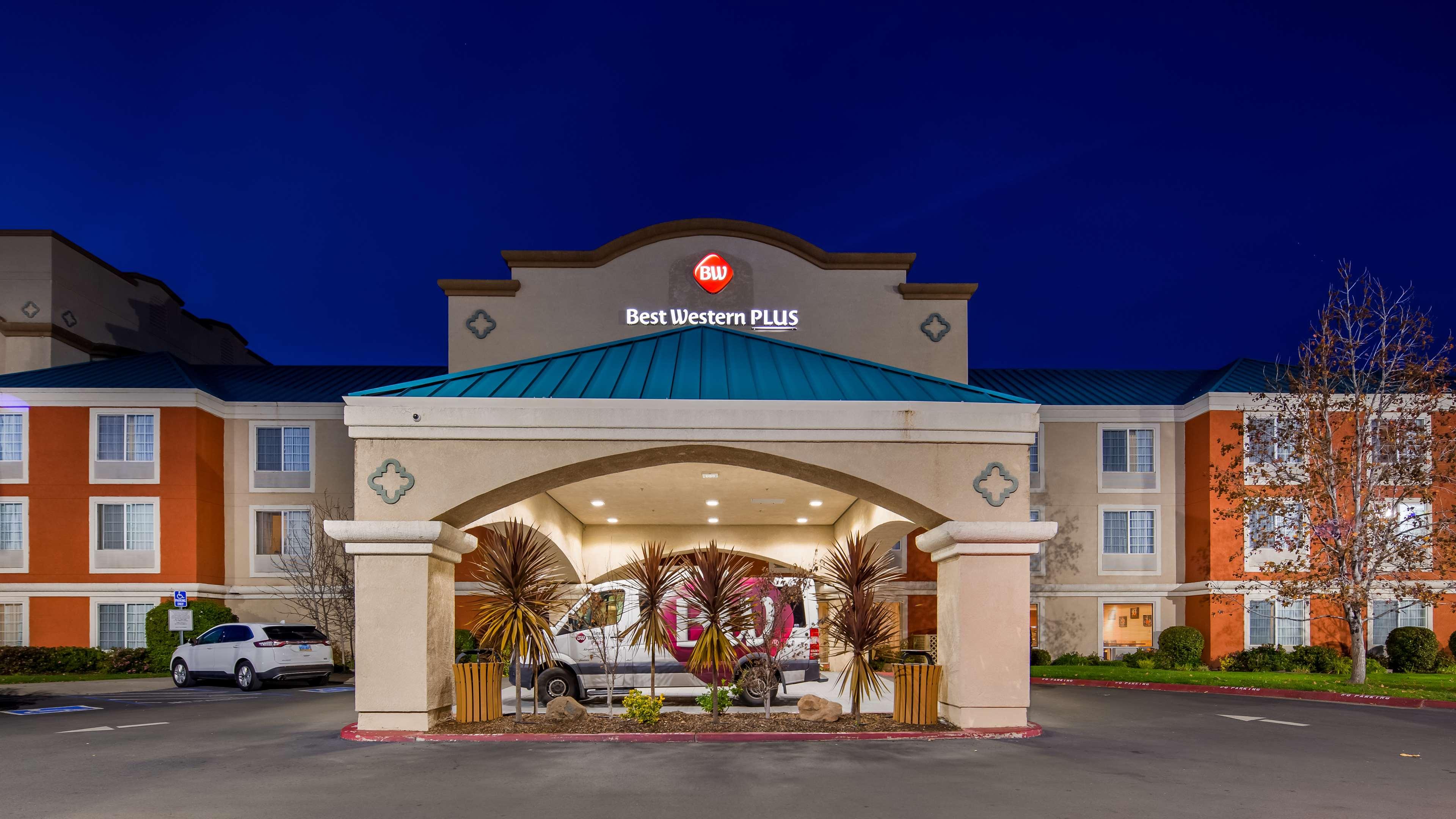 Best Western Plus Airport Inn & Suites — photo 4