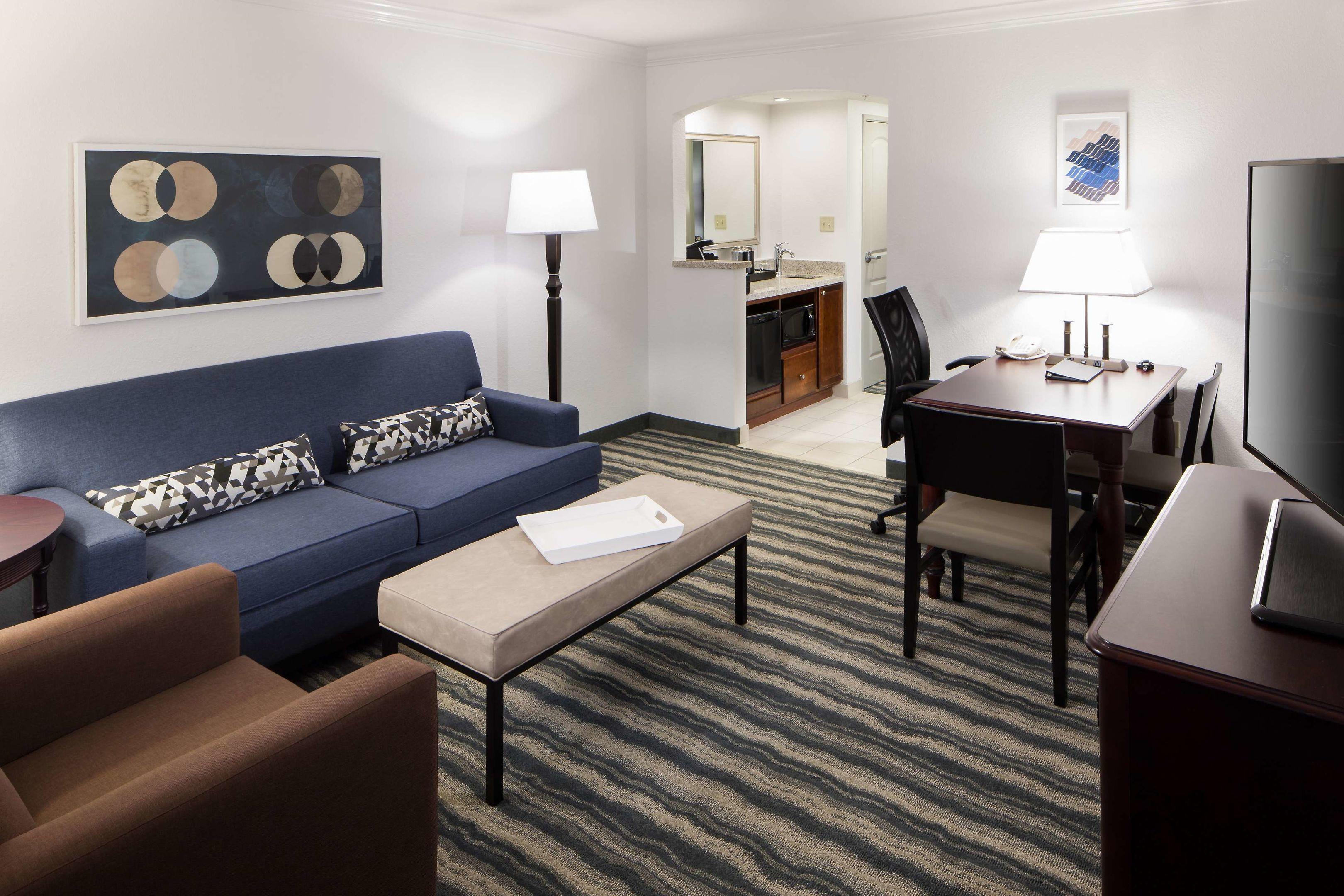 Embassy Suites by Hilton Tampa Brandon — photo 5