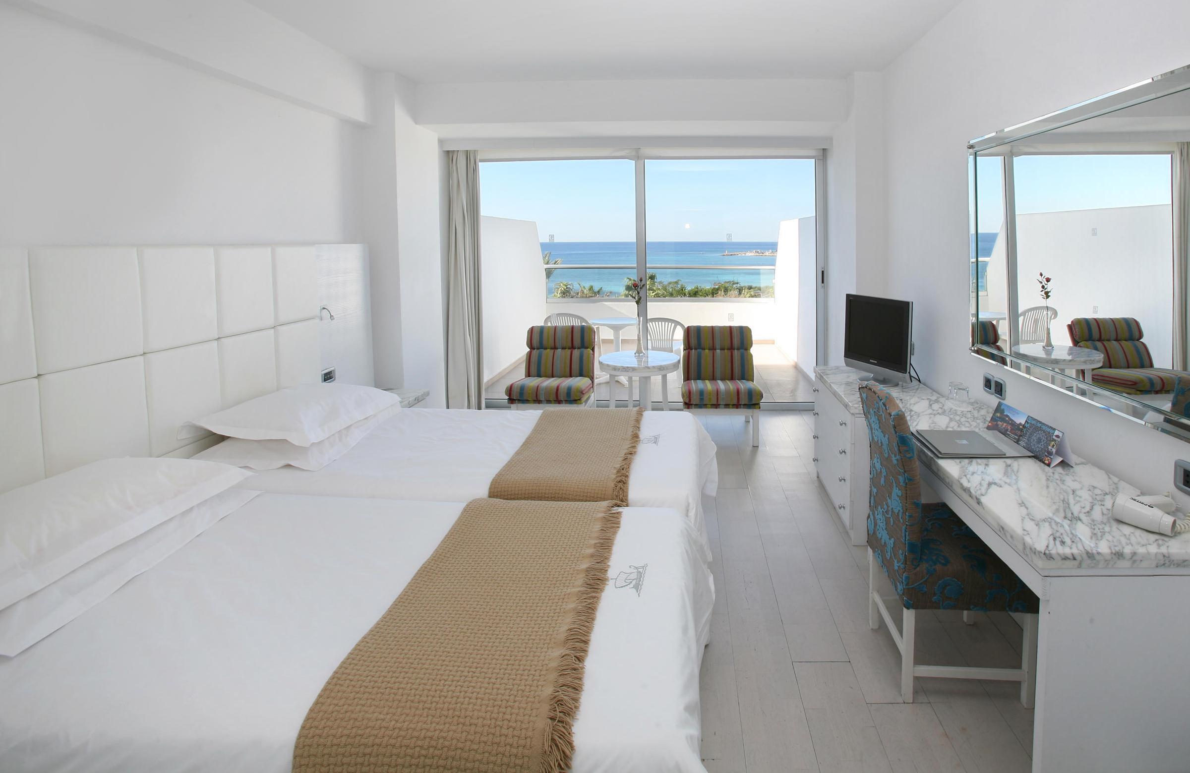 Grecian Sands Hotel — photo 4