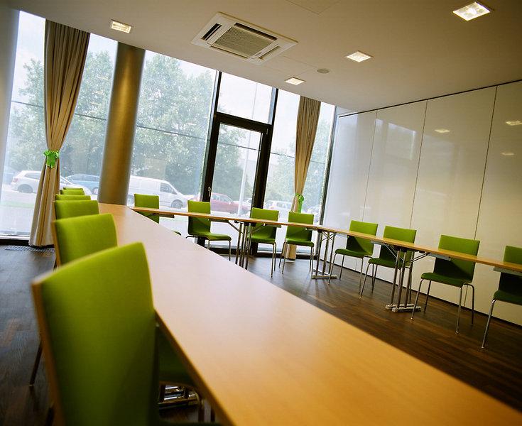 Roomz Hotel Vienna Gasometer — photo 4
